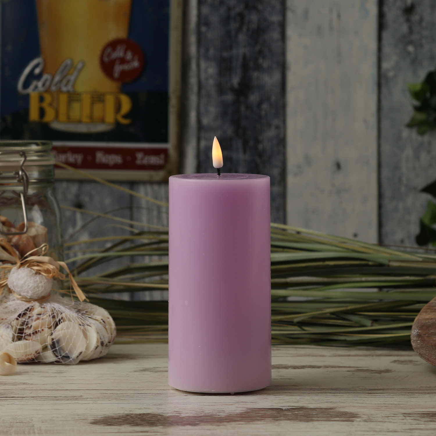 LED Stumpenkerze MIA - Echtwachs - realistische 3D Flamme - H: 15cm - D: 7,5cm - lavendel LED Stumpenkerze MIA - Echtwachs - realistische 3D Flamme - H: 15cm - D: 7,5cm - lavendel
