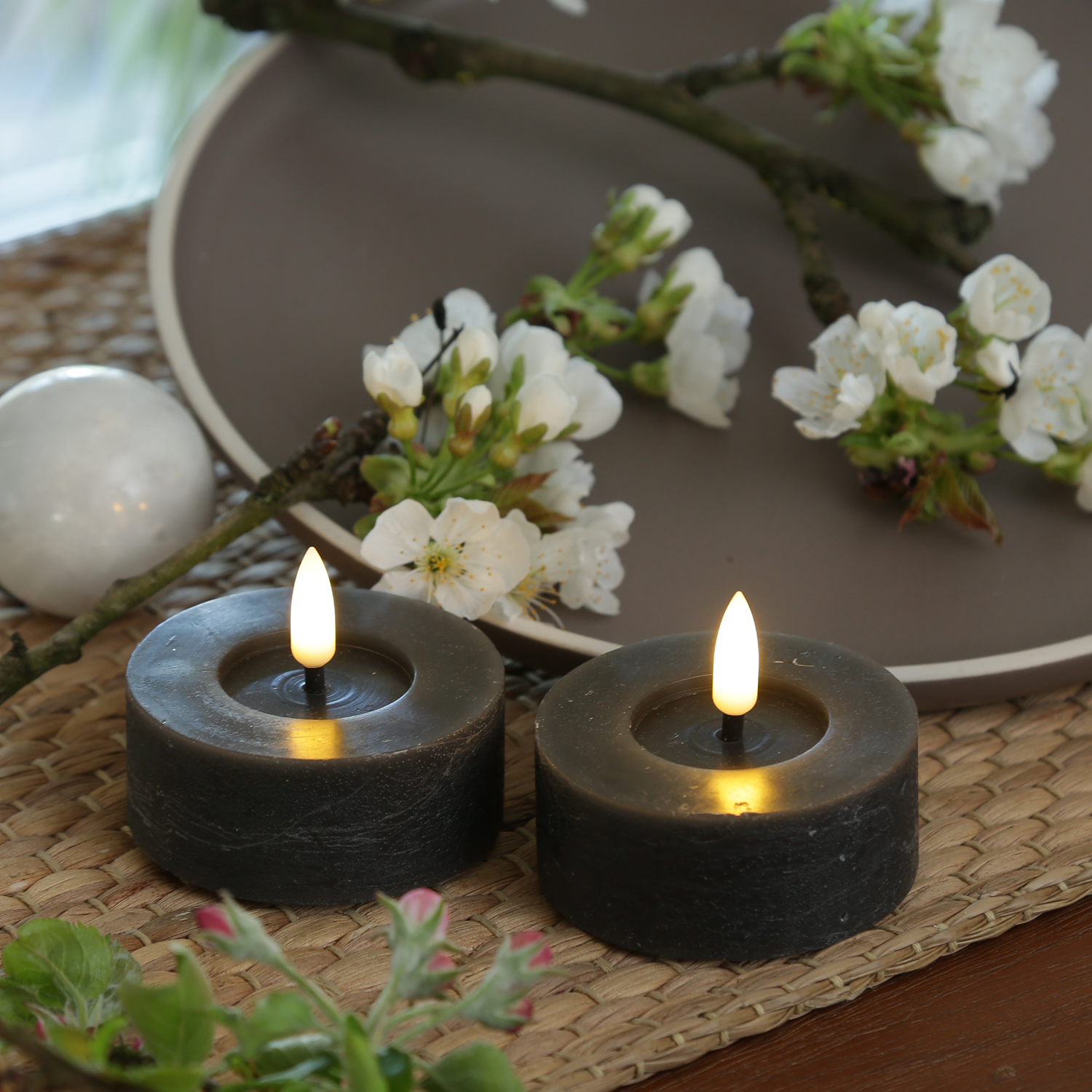 LED Maxi Teelichter LINA - Rustik-Optik - Echtwachs - Timer - D: 7cm - H: 6cm - grau - 2 Stück LED Maxi Teelichter LINA - Rustik-Optik - Echtwachs - Timer - D: 7cm - H: 6cm - grau - 2 Stück