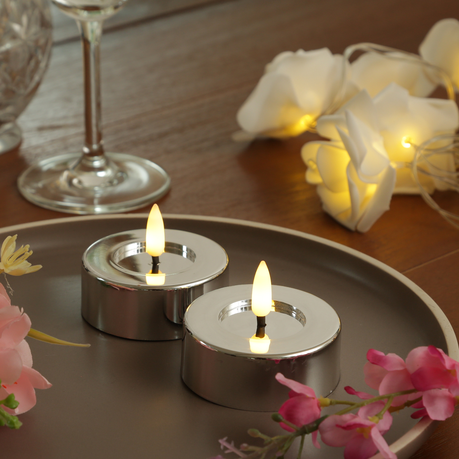 LED Maxi Teelichter - Kunststoff - D: 6,5cm - H: 5cm - Timer - silber glänzend - 2er Set