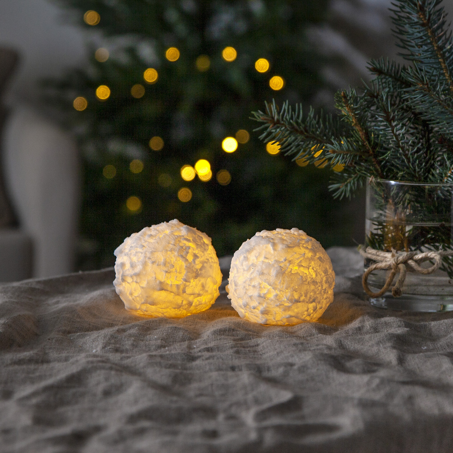 LED Kerzen Schneeball - Echtwachs - flackernde warmweiße LED - H: 7cm - D: 8cm - Timer - weiß - 2St. LED Kerzen Schneeball - Echtwachs - flackernde warmweiße LED - H: 7cm - D: 8cm - Timer - weiß - 2St.