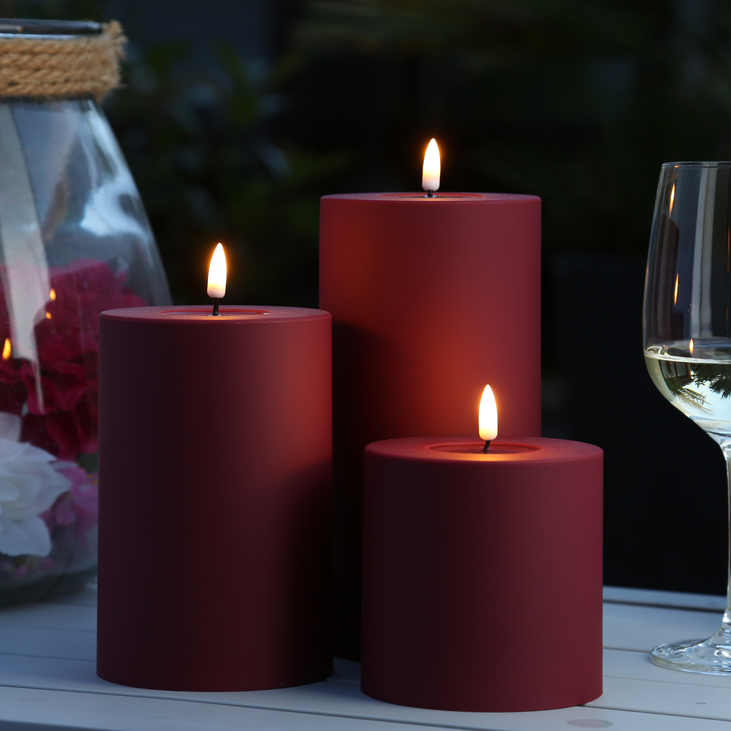 LED Stumpenkerze MIA - Kunststoff - realistische 3D Flamme - H: 10cm - f. Außen - bordeaux/dunkelrot