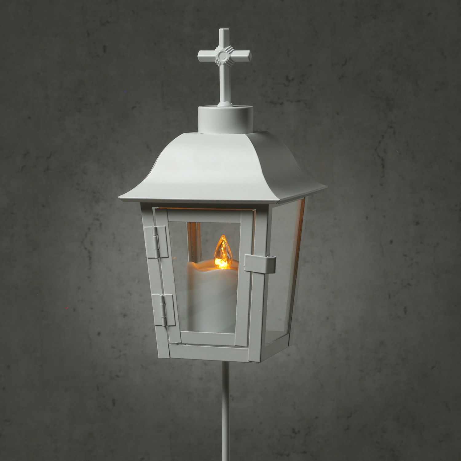 Grablaterne mit weißer LED Kerze - Grablampe mit 2 wechselbaren Spitzen/Erdspieß - H: 51cm - weiß