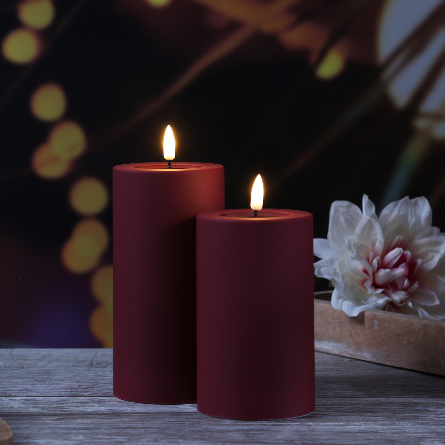 LED Stumpenkerze MIA - Kunststoff - realistische 3D Flamme - H: 12,5cm - Außen - bordeaux/dunkelrot LED Stumpenkerze MIA - Kunststoff - realistische 3D Flamme - H: 12,5cm - Außen - bordeaux/dunkelrot