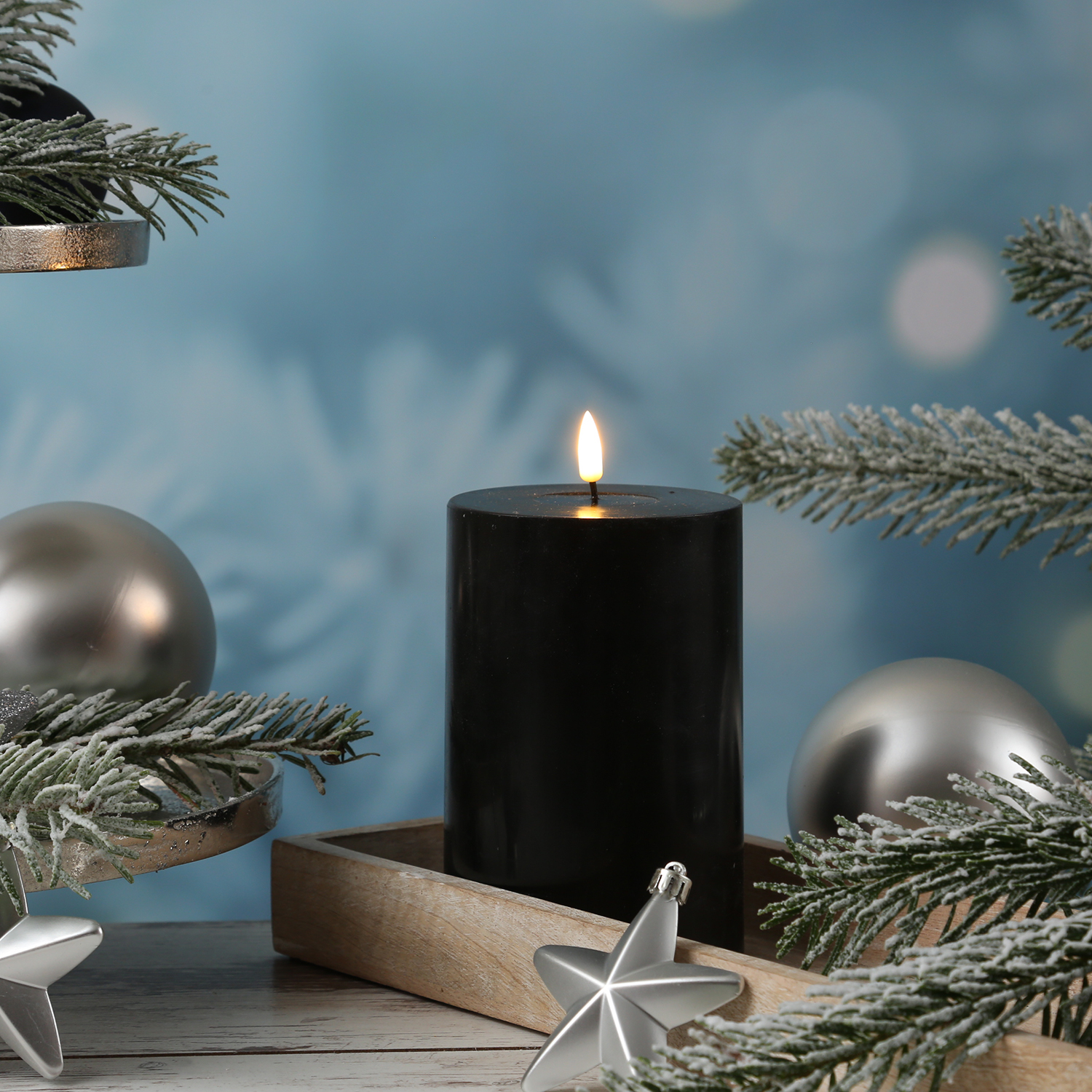 LED Stumpenkerze MIA - Echtwachs - realistische 3D Flamme - H: 15cm - D: 10cm - schwarz LED Stumpenkerze MIA - Echtwachs - realistische 3D Flamme - H: 15cm - D: 10cm - schwarz