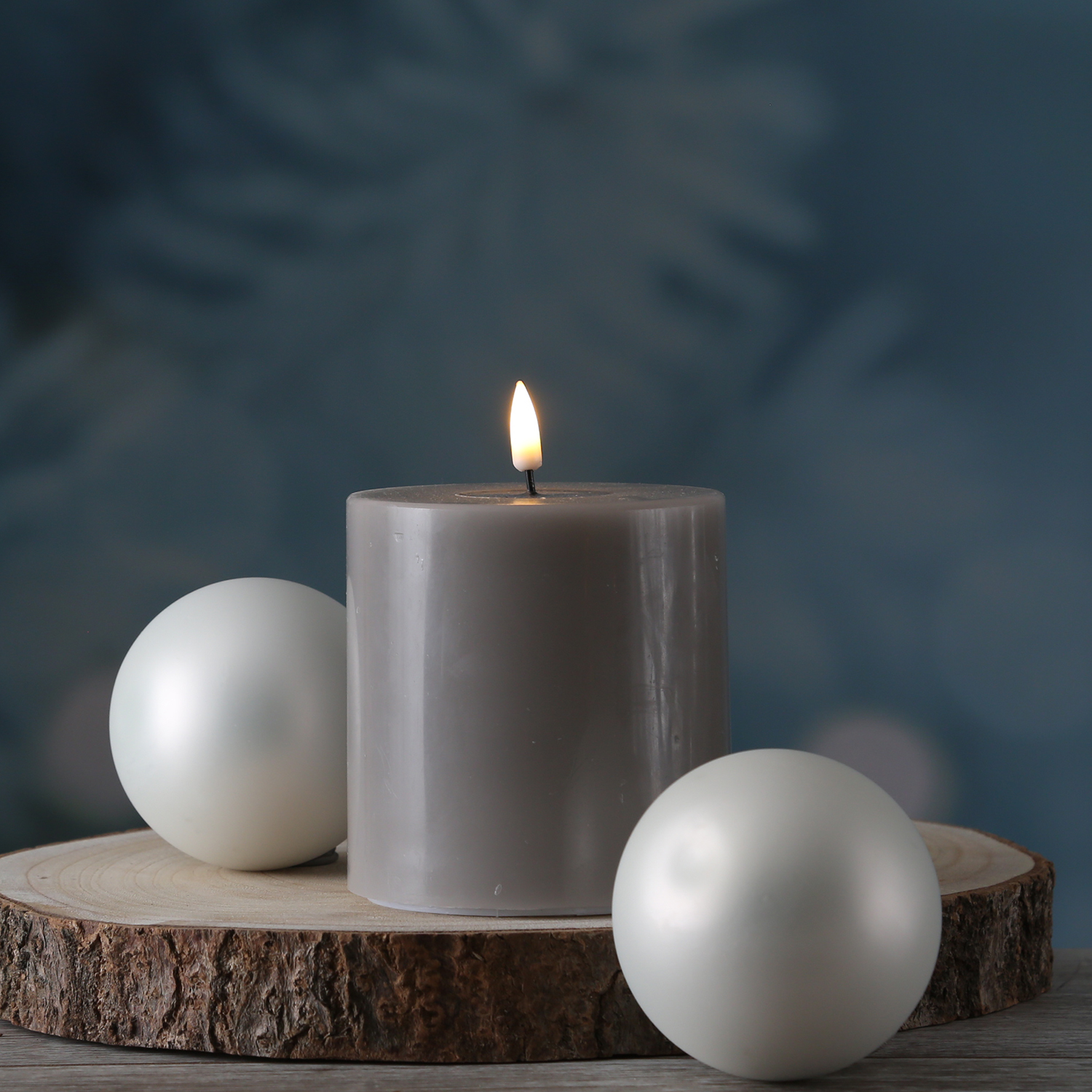 LED Stumpenkerze MIA - Echtwachs - realistische 3D Flamme - H: 10cm - D: 10cm - sand/taupe LED Stumpenkerze MIA - Echtwachs - realistische 3D Flamme - H: 10cm - D: 10cm - sand/taupe