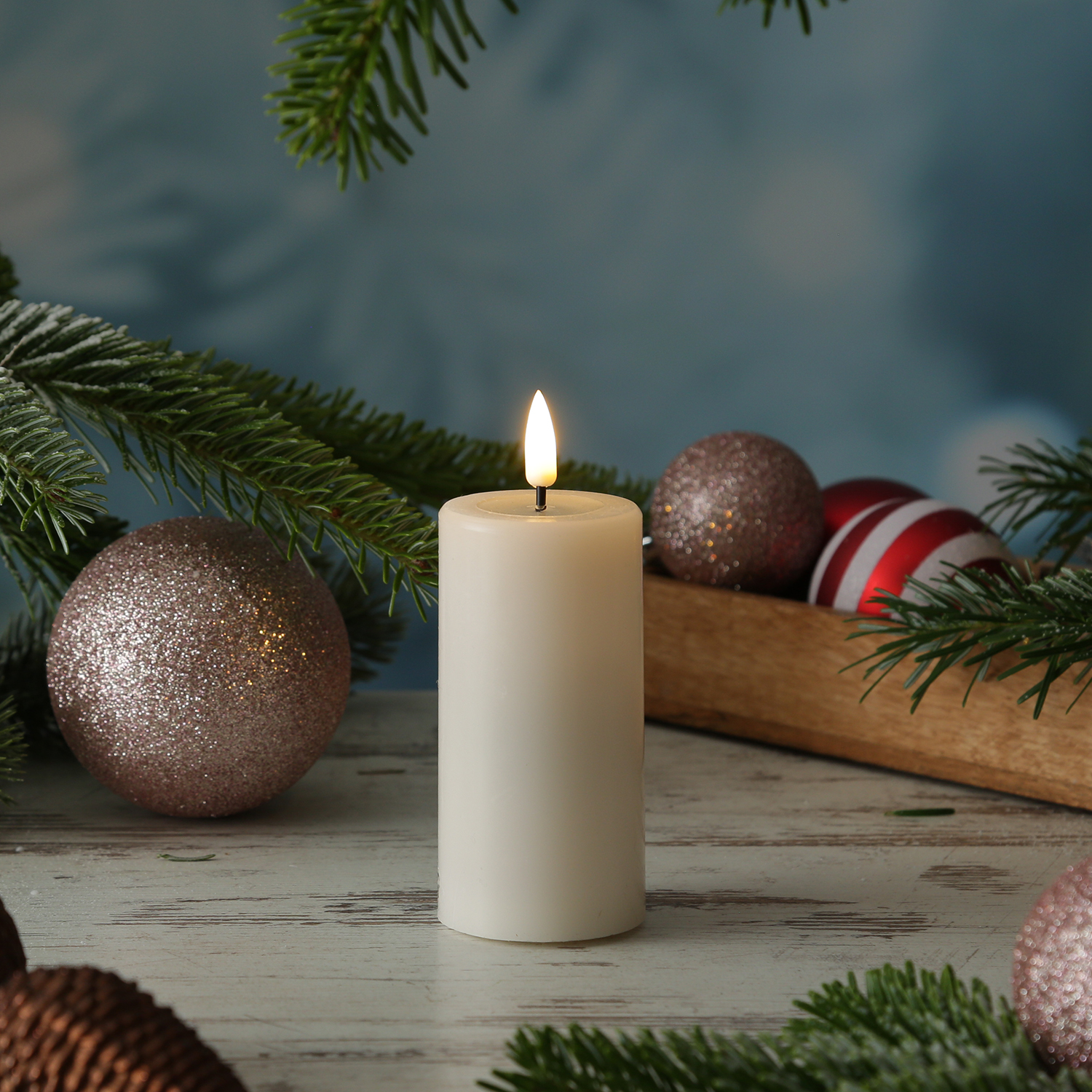 LED Stumpenkerze MIA - Echtwachs - realistische 3D Flamme - H: 10cm D: 5cm - Batterie - creme LED Stumpenkerze MIA - Echtwachs - realistische 3D Flamme - H: 10cm D: 5cm - Batterie - creme