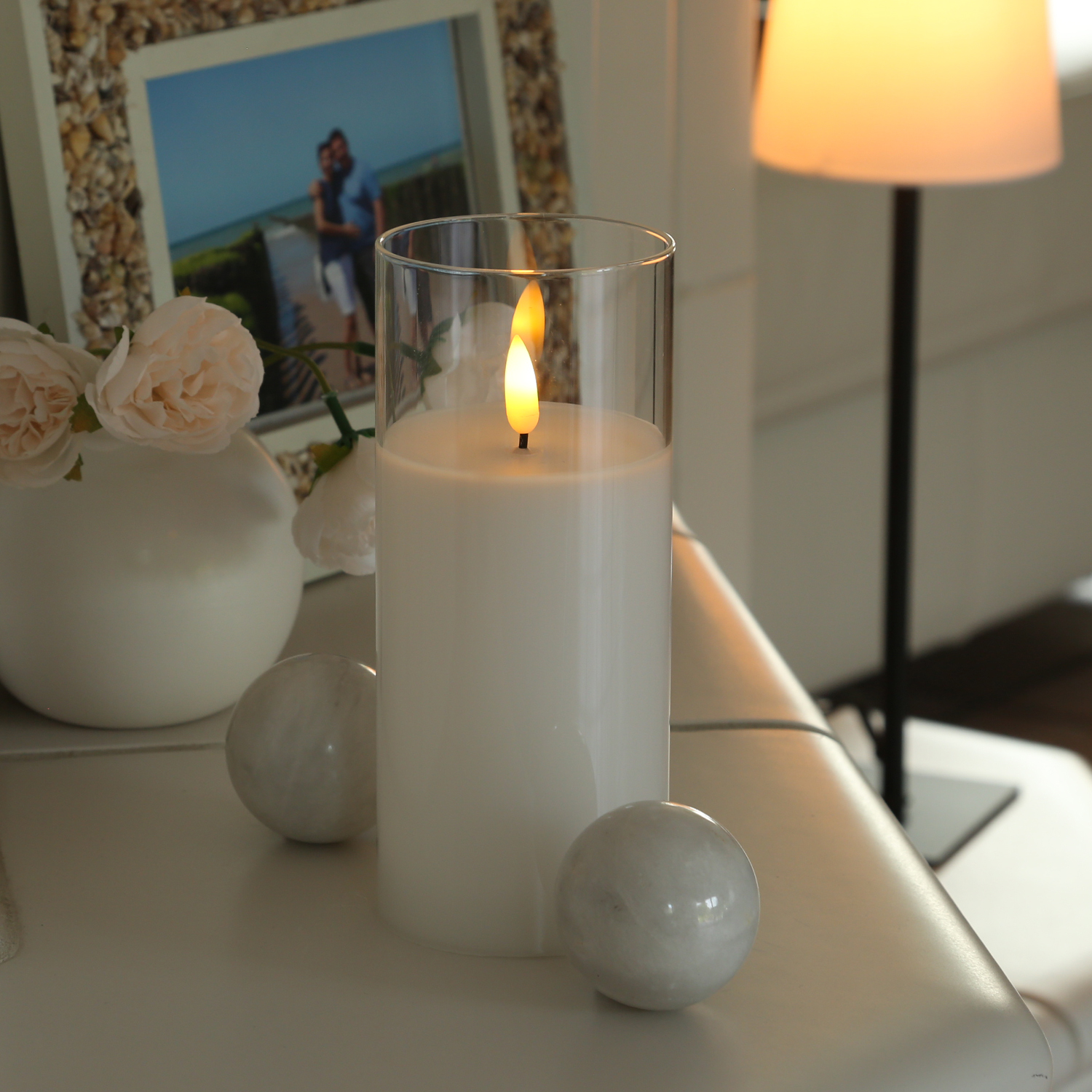 LED Kerze im Glas - Windlicht - Echtwachs - flackernde 3D Flamme - Timer - H: 17,5cm - weiß LED Kerze im Glas - Windlicht - Echtwachs - flackernde 3D Flamme - Timer - H: 17,5cm - weiß