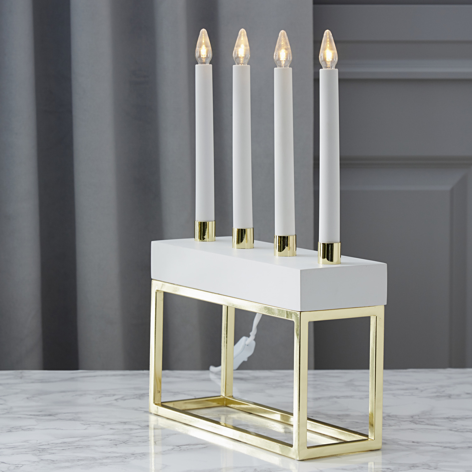 LED-Fensterleuchter "Framy" - 4flammig - warmweiße LEDs - H: 40cm - Schalter - Weiß/Gold LED-Fensterleuchter "Framy" - 4flammig - warmweiße LEDs - H: 40cm - Schalter - Weiß/Gold