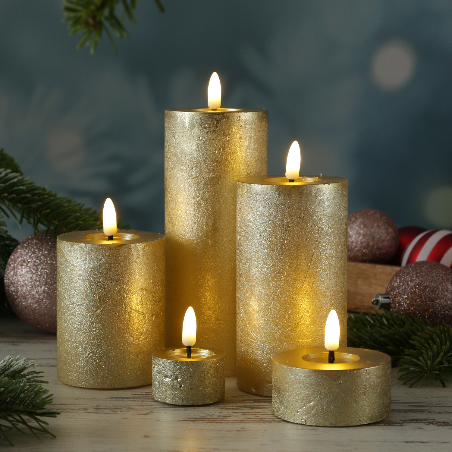 LED Kerze LINA - Rustik-Optik - Echtwachs - 3D Flamme - H: 15cm - D: 7cm - Timer - gold