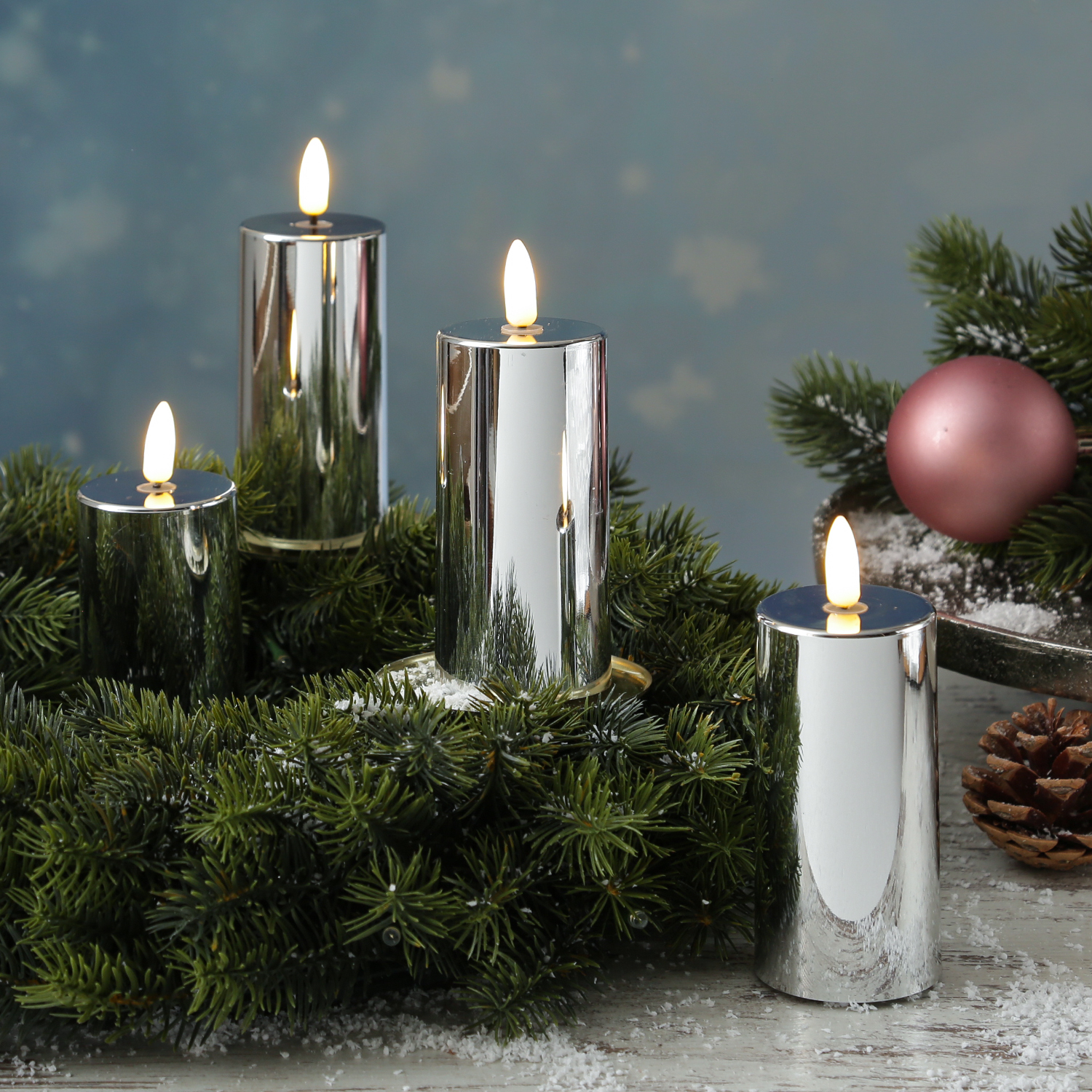 LED Kerze - Kunststoff - 3D Flamme - Timer - H: 12,5cm - D: 5cm - silber glänzend LED Kerze - Kunststoff - 3D Flamme - Timer - H: 12,5cm - D: 5cm - silber glänzend