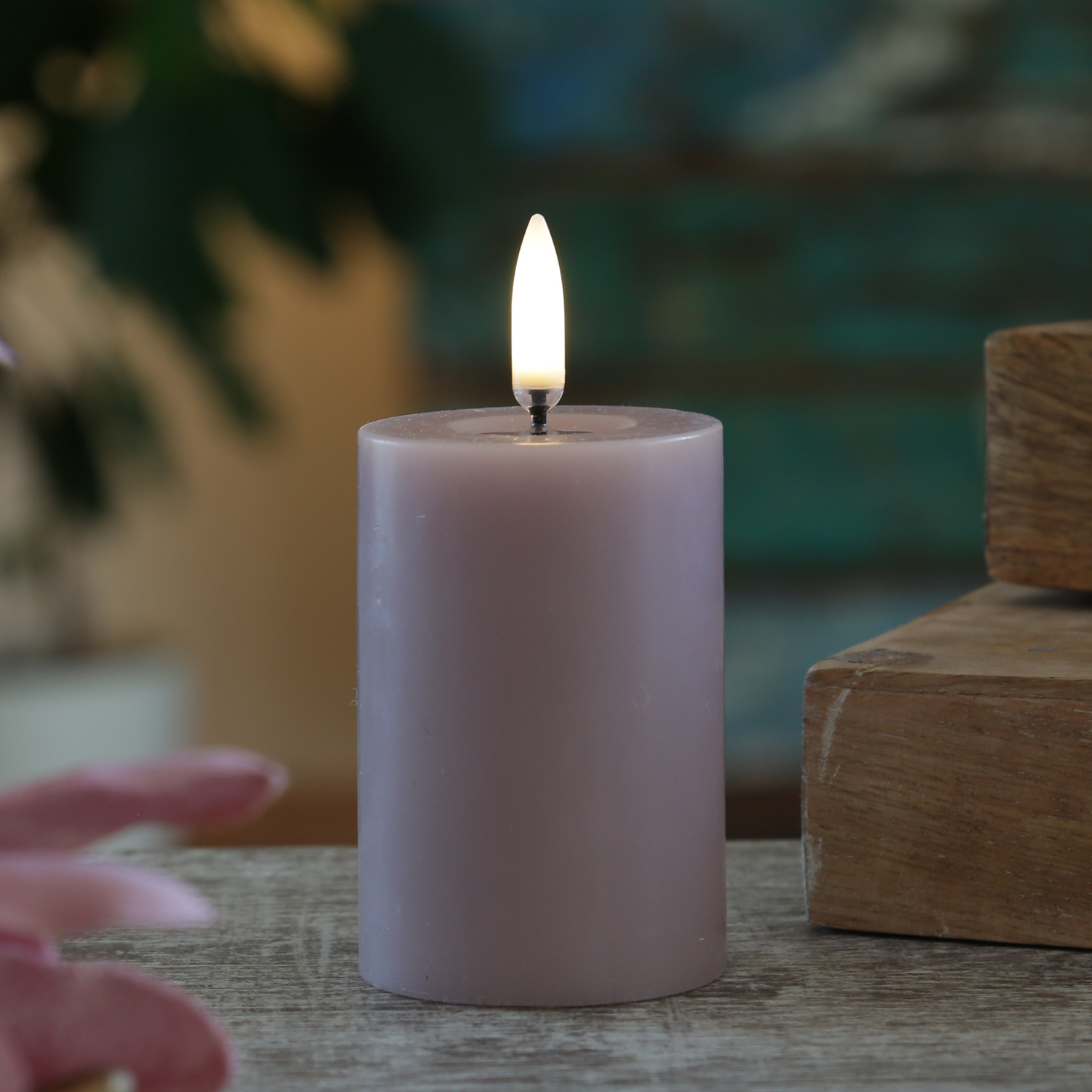 LED Mini Kerze THEA - Echtwachs - Wachsspiegel - D: 5cm - H: 7,5cm - Timer - flieder LED Mini Kerze THEA - Echtwachs - Wachsspiegel - D: 5cm - H: 7,5cm - Timer - flieder