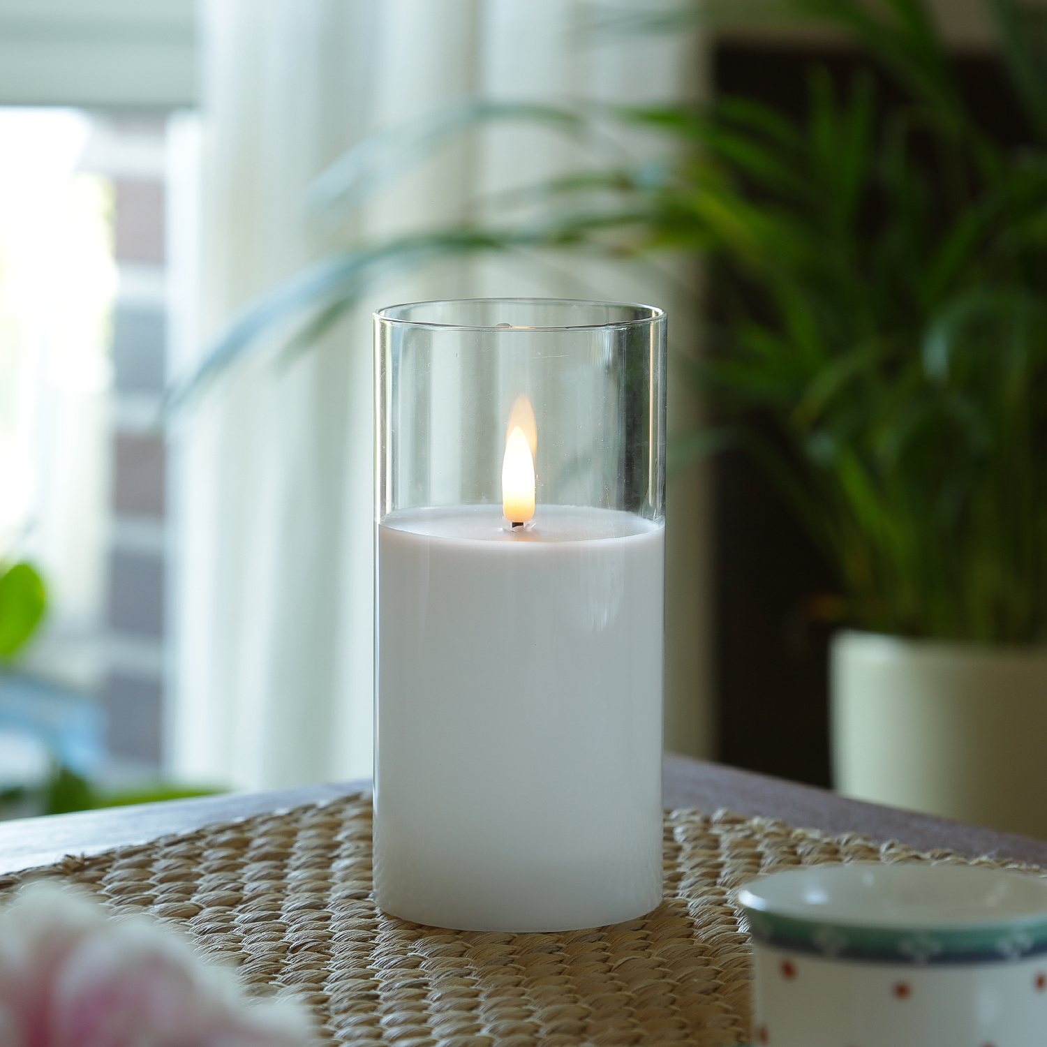 LED Kerze im Glas - Windlicht - Echtwachs - flackernde 3D Flamme - Timer - H: 15cm - D: 7,5cm LED Kerze im Glas - Windlicht - Echtwachs - flackernde 3D Flamme - Timer - H: 15cm - D: 7,5cm