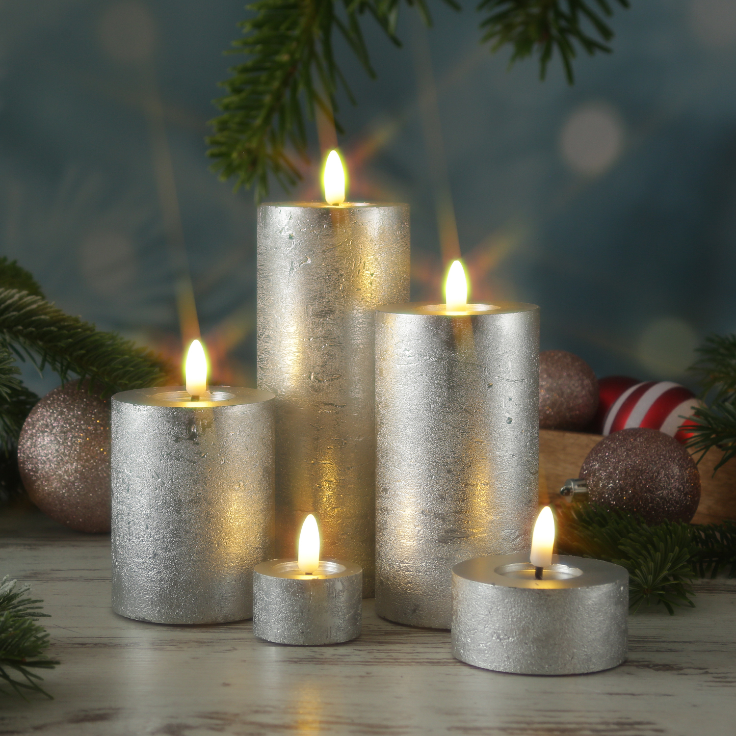 LED Kerze LINA - Rustik-Optik - Echtwachs - 3D Flamme - H: 15cm - D: 7cm - Timer - silber LED Kerze LINA - Rustik-Optik - Echtwachs - 3D Flamme - H: 15cm - D: 7cm - Timer - silber