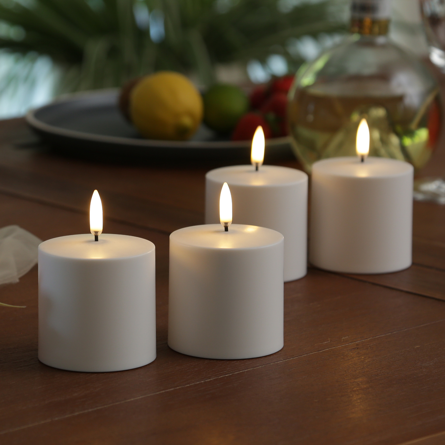 LED Kerzen - 4 wiederaufladbare LED Stumpenkerzen - H: 6,8cm - D: 6,8cm - Timer - weiß - für Außen