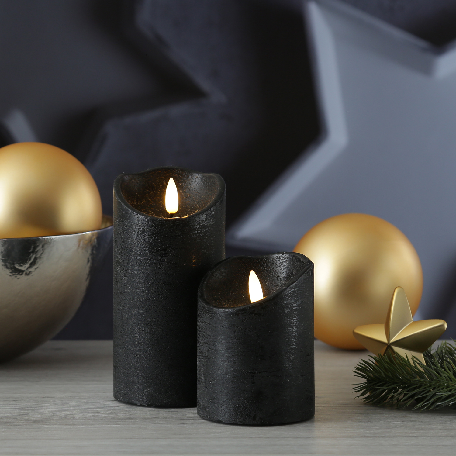 LED Stumpenkerze RUSTIC - Echtwachs - warmweisse 3D Flamme - H- 10cm - Batterie - Timer - schwarz LED Stumpenkerze RUSTIC - Echtwachs - warmweisse 3D Flamme - H- 10cm - Batterie - Timer - schwarz