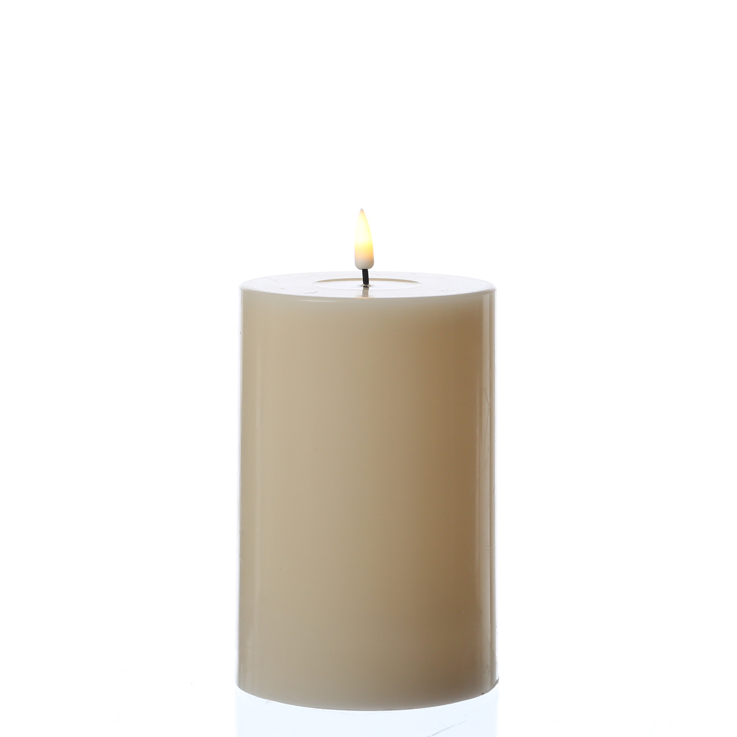 LED Stumpenkerze MIA - Echtwachs - realistische 3D Flamme - H: 15cm D:10cm - Batteriebetrieb - creme LED Stumpenkerze MIA - Echtwachs - realistische 3D Flamme - H: 15cm D:10cm - Batteriebetrieb - creme