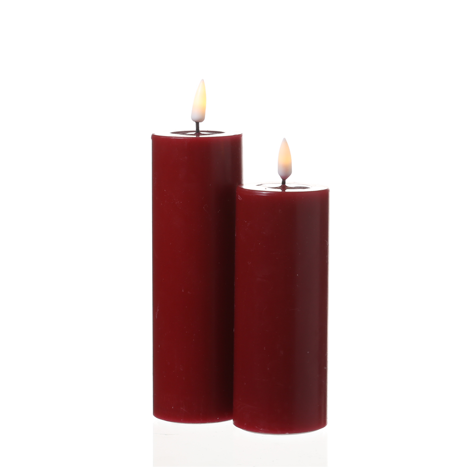 LED Stumpenkerze MIA - Echtwachs - realistische 3D Flamme - H: 10cm - D: 5cm - bordeauxrot LED Stumpenkerze MIA - Echtwachs - realistische 3D Flamme - H: 10cm - D: 5cm - bordeauxrot