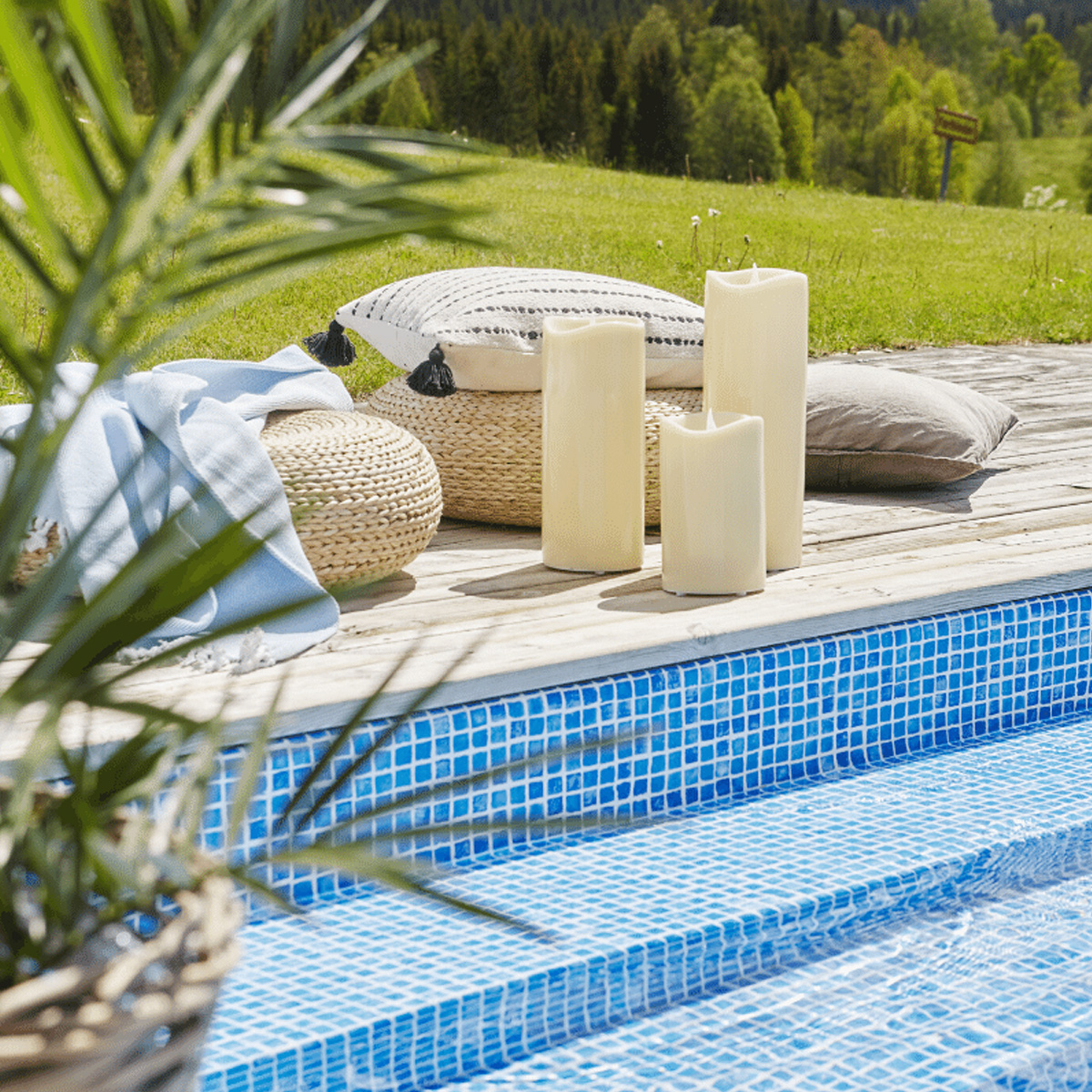 LED Stumpenkerze "Grande" - Kunststoff - flackernde warmweiße LED - H: 38cm - outdoor - beige LED Stumpenkerze "Grande" - Kunststoff - flackernde warmweiße LED - H: 38cm - outdoor - beige