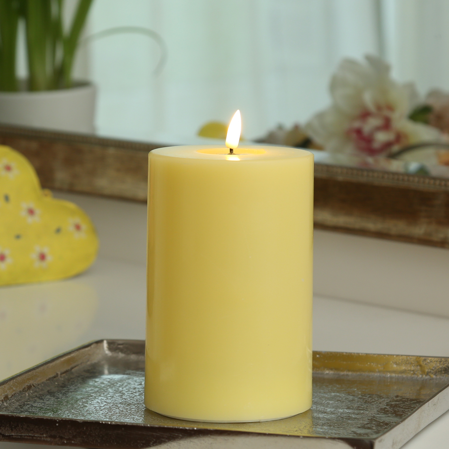 LED Stumpenkerze MIA - Echtwachs - realistische 3D Flamme - H: 15cm D: 10cm - Batteriebetrieb - gelb LED Stumpenkerze MIA - Echtwachs - realistische 3D Flamme - H: 15cm D: 10cm - Batteriebetrieb - gelb