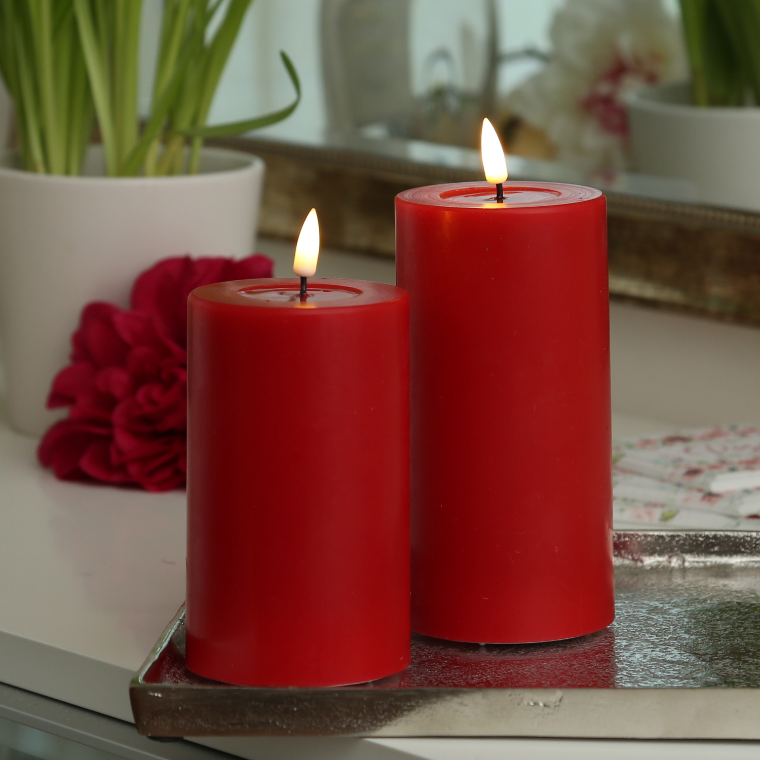 LED Stumpenkerze MIA - Echtwachs - realistische 3D Flamme - H: 15cm - D: 7,5cm - rot LED Stumpenkerze MIA - Echtwachs - realistische 3D Flamme - H: 15cm - D: 7,5cm - rot