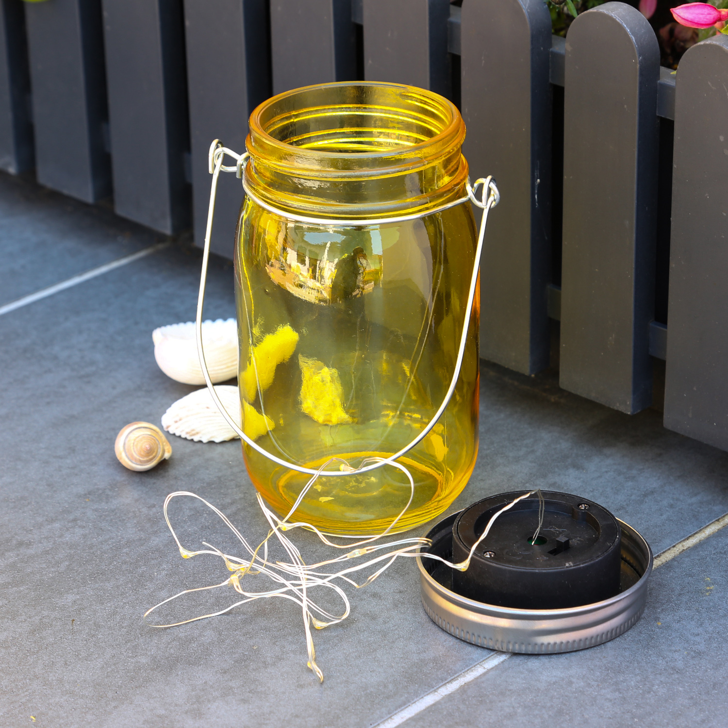 LED Solarglas - LED Drahtlichterkette - Lichtsensor - Aufhänger - H:14cm - D: 8cm - gelb LED Solarglas - LED Drahtlichterkette - Lichtsensor - Aufhänger - H:14cm - D: 8cm - gelb