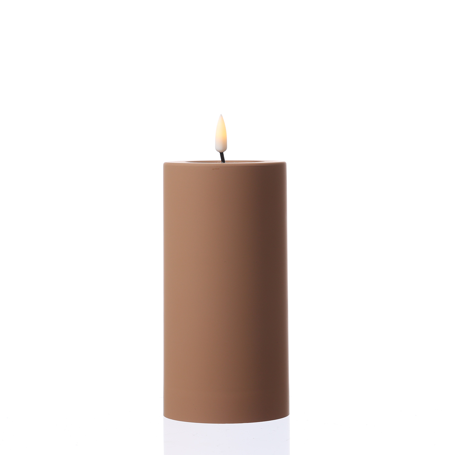 LED Stumpenkerze MIA - Kunststoff - 3D Flamme - H: 15cm - D: 7,5cm - für Außen - karamell LED Stumpenkerze MIA - Kunststoff - 3D Flamme - H: 15cm - D: 7,5cm - für Außen - karamell