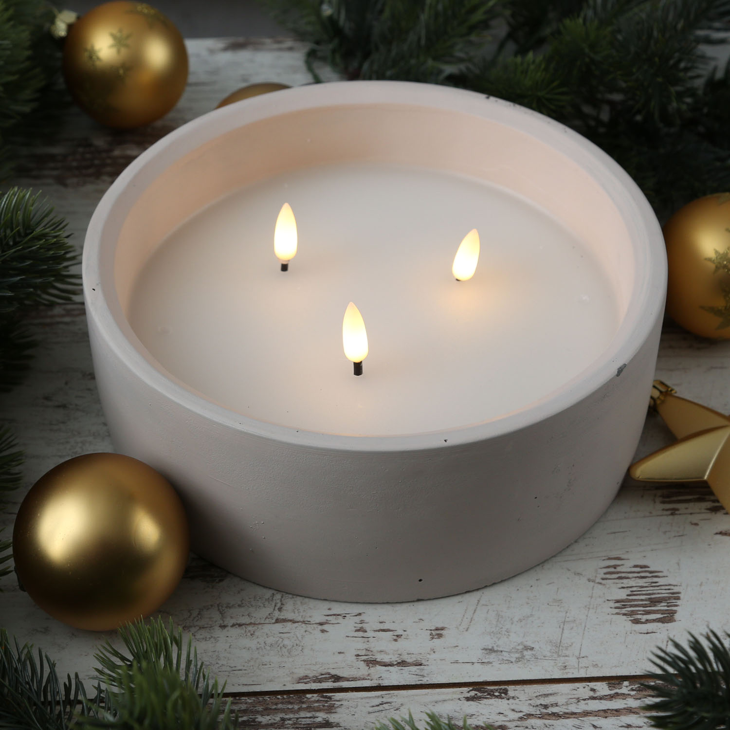XXL LED Kerze Flamme - Betonoptik - Zement/Echtwachs - 3-Docht - Timer - H: 8cm D: 20cm - weiß XXL LED Kerze Flamme - Betonoptik - Zement/Echtwachs - 3-Docht - Timer - H: 8cm D: 20cm - weiß