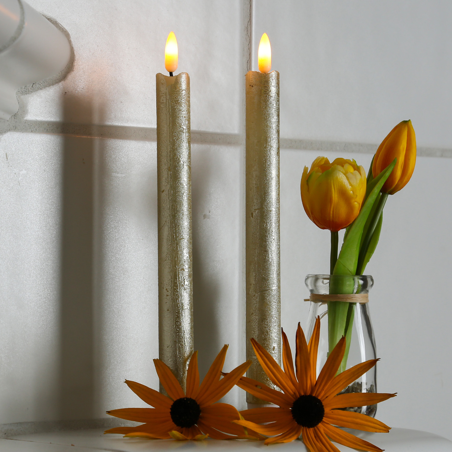 LED Stabkerzen LINA - Rustik-Optik - Echtwachs - flackernd - H: 25cm - Timer - gold - 2er Set