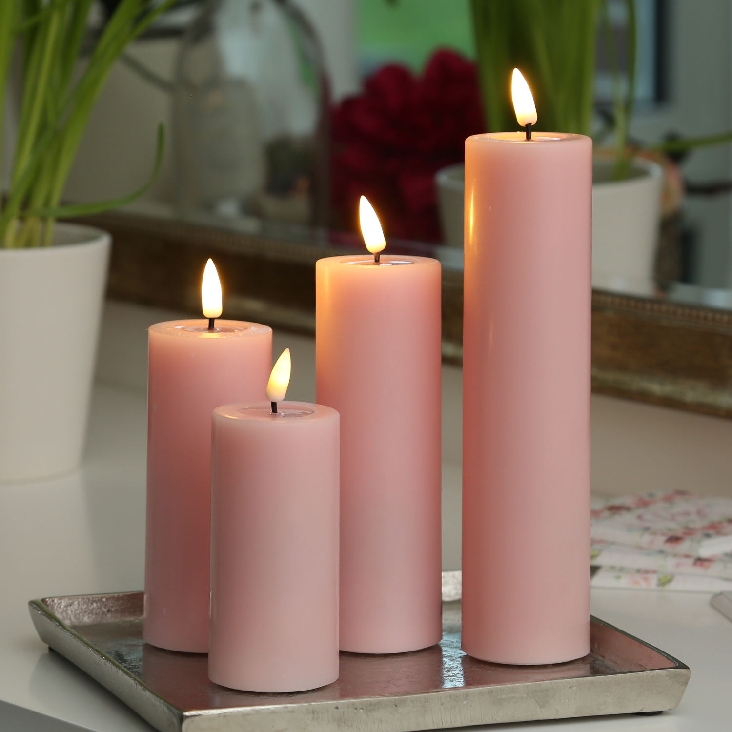 LED Stumpenkerze MIA - Echtwachs - realistische 3D Flamme -  H: 15cm D: 5cm - Batterie - rosa