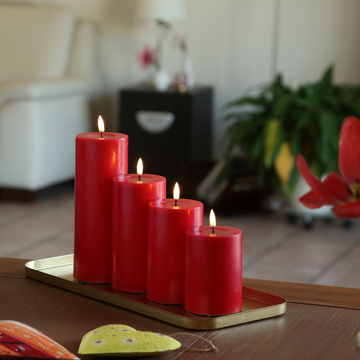 LED Stumpenkerze MIA - Echtwachs - realistische 3D Flamme - H: 12,5cm - D: 7,5cm - rot