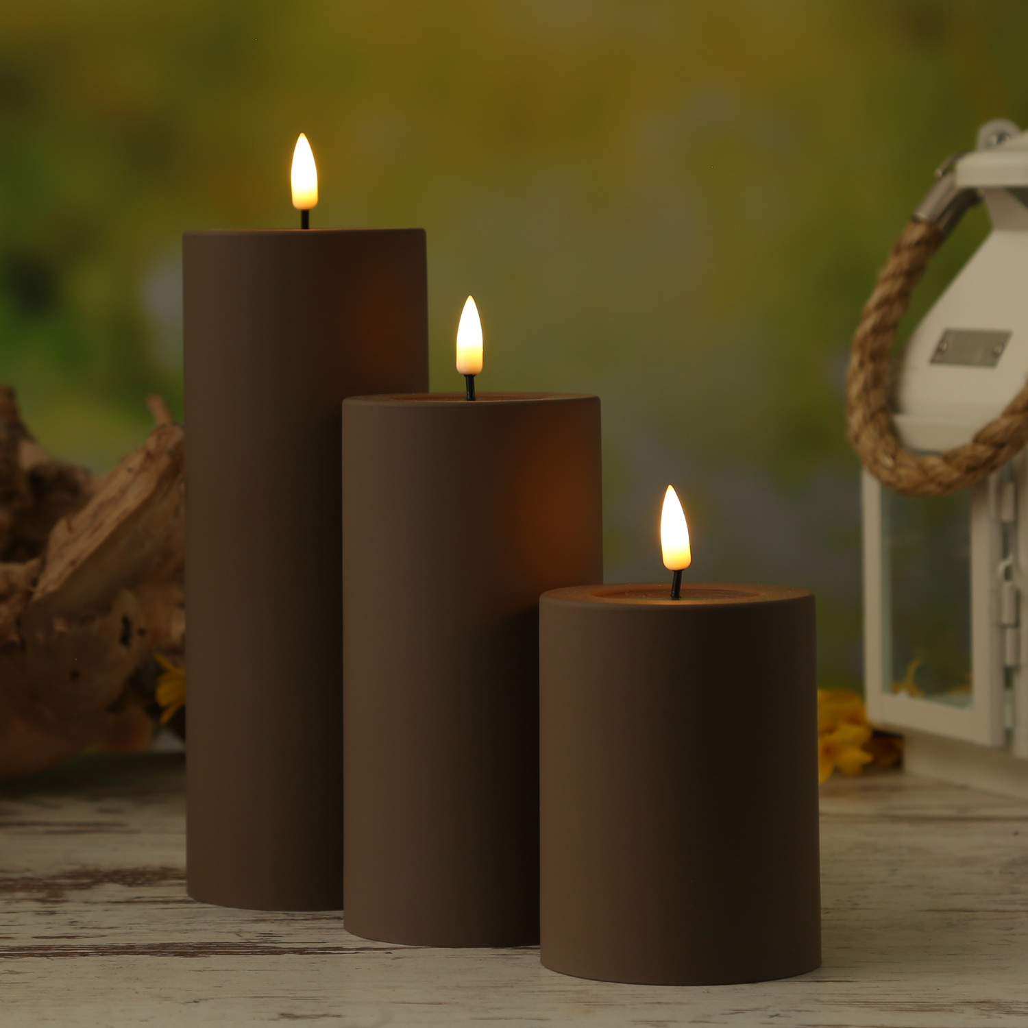 LED Stumpenkerze MIA - Kunststoff - 3D Flamme - H: 20cm - D: 7,5cm - für Außen - mokka/braun