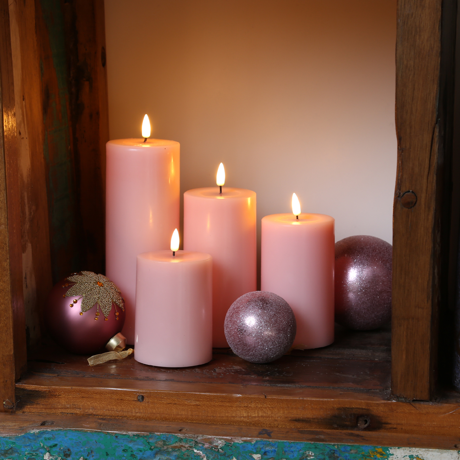 LED Stumpenkerze MIA - Echtwachs - realistische 3D Flamme - H: 15cm - Batteriebetrieb - rosa LED Stumpenkerze MIA - Echtwachs - realistische 3D Flamme - H: 15cm - Batteriebetrieb - rosa