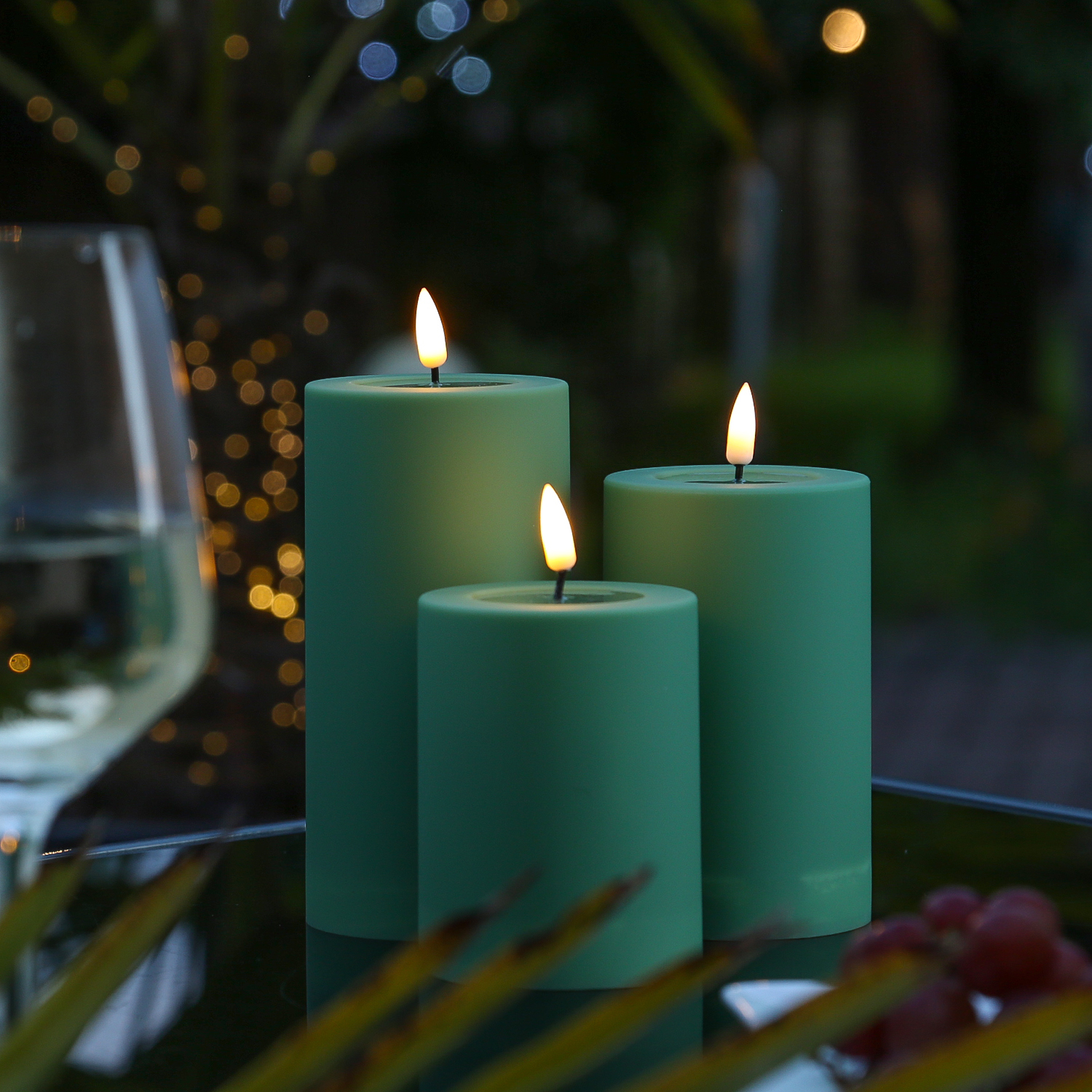 LED Stumpenkerze MIA - Kunststoff - realistische 3D Flamme - H: 20cm - f. Außen - grün LED Stumpenkerze MIA - Kunststoff - realistische 3D Flamme - H: 20cm - f. Außen - grün
