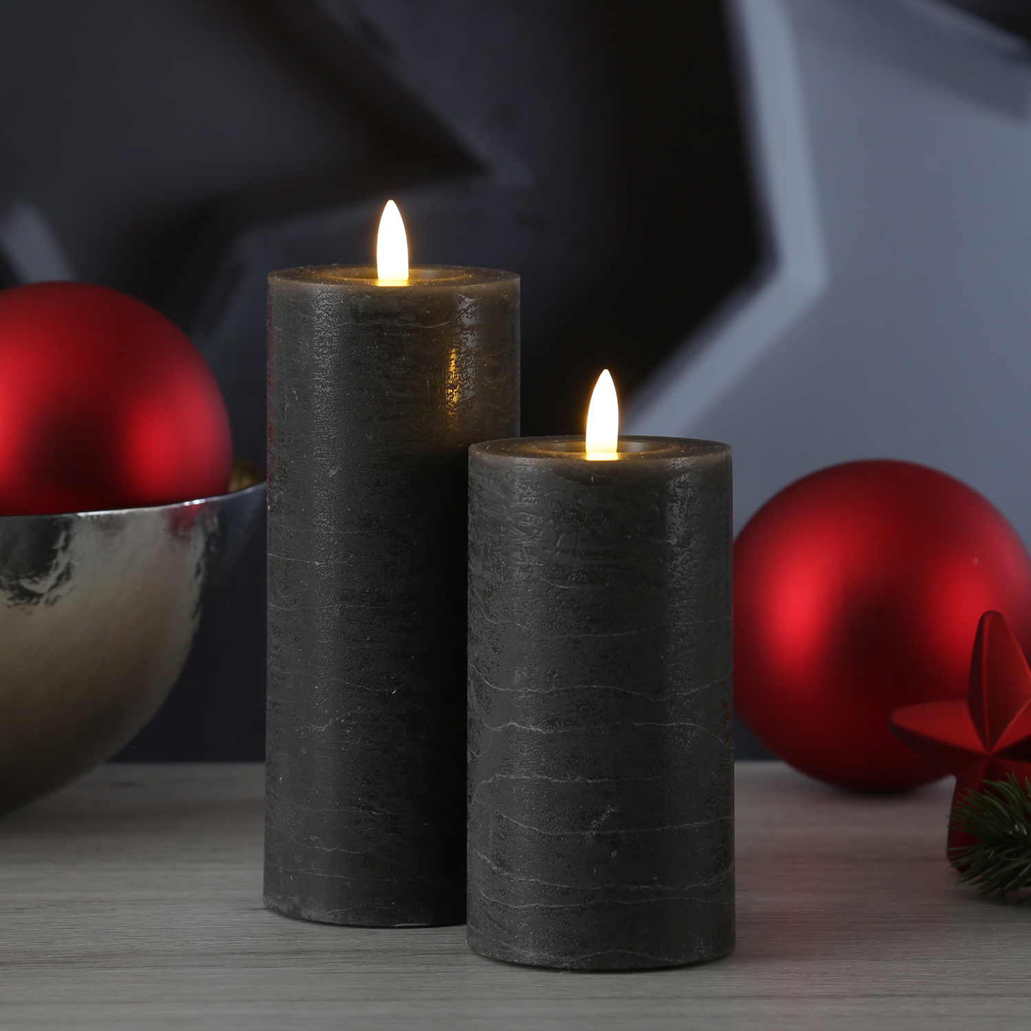 LED Kerze LINA - Rustik-Optik - Echtwachs - 3D Flamme - H: 15cm - D: 7cm - Batterie - Timer - grau LED Kerze LINA - Rustik-Optik - Echtwachs - 3D Flamme - H: 15cm - D: 7cm - Batterie - Timer - grau