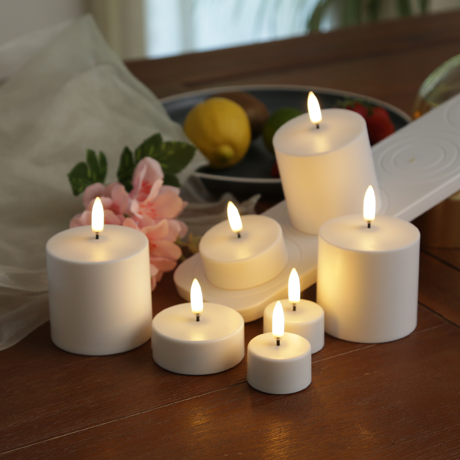 LED Kerzen - 4 wiederaufladbare LED Stumpenkerzen - H: 6,8cm - D: 6,8cm - Timer - weiß - für Außen