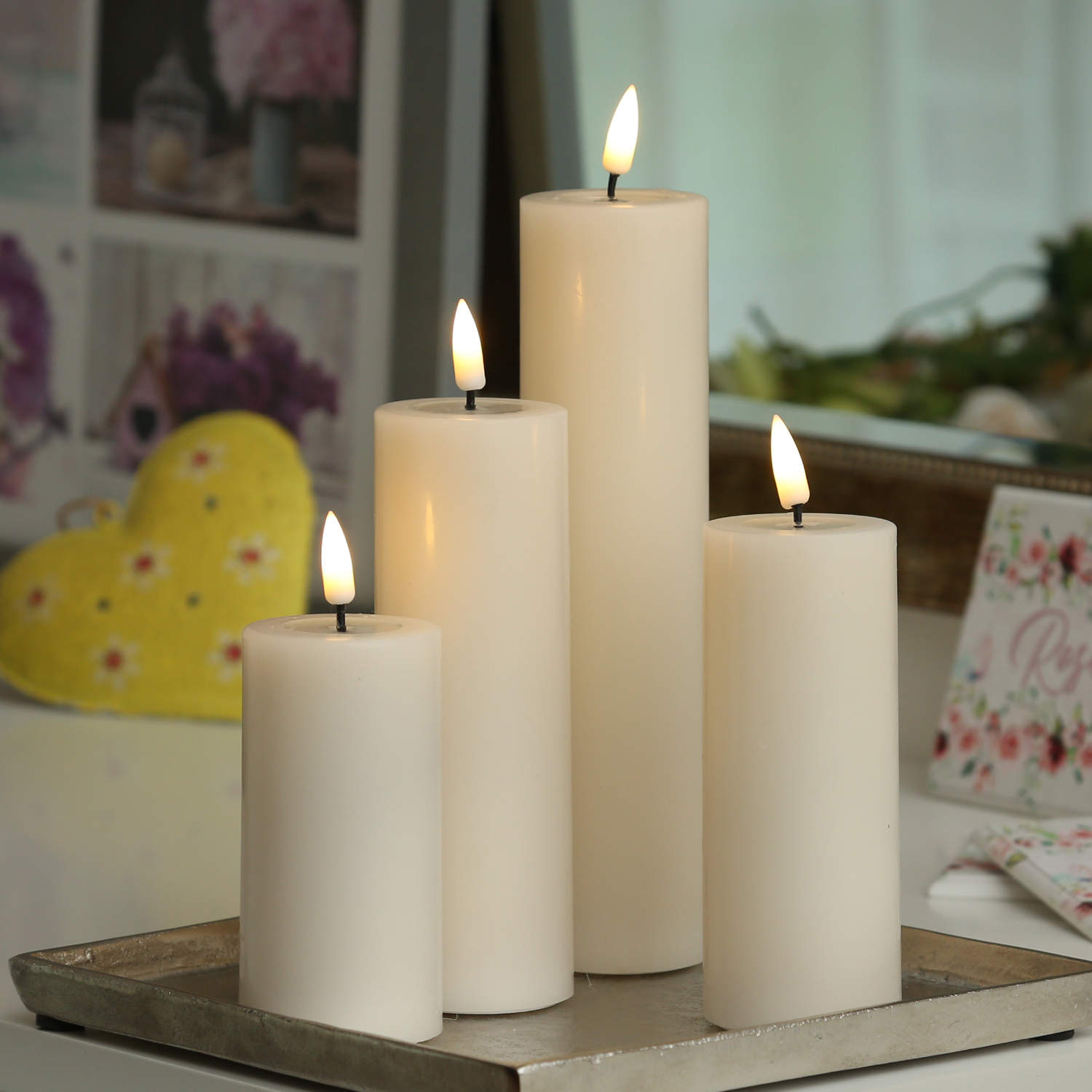 LED Stumpenkerze MIA - Echtwachs - realistische 3D Flamme - H: 10cm D: 5cm - Batterie - creme LED Stumpenkerze MIA - Echtwachs - realistische 3D Flamme - H: 10cm D: 5cm - Batterie - creme