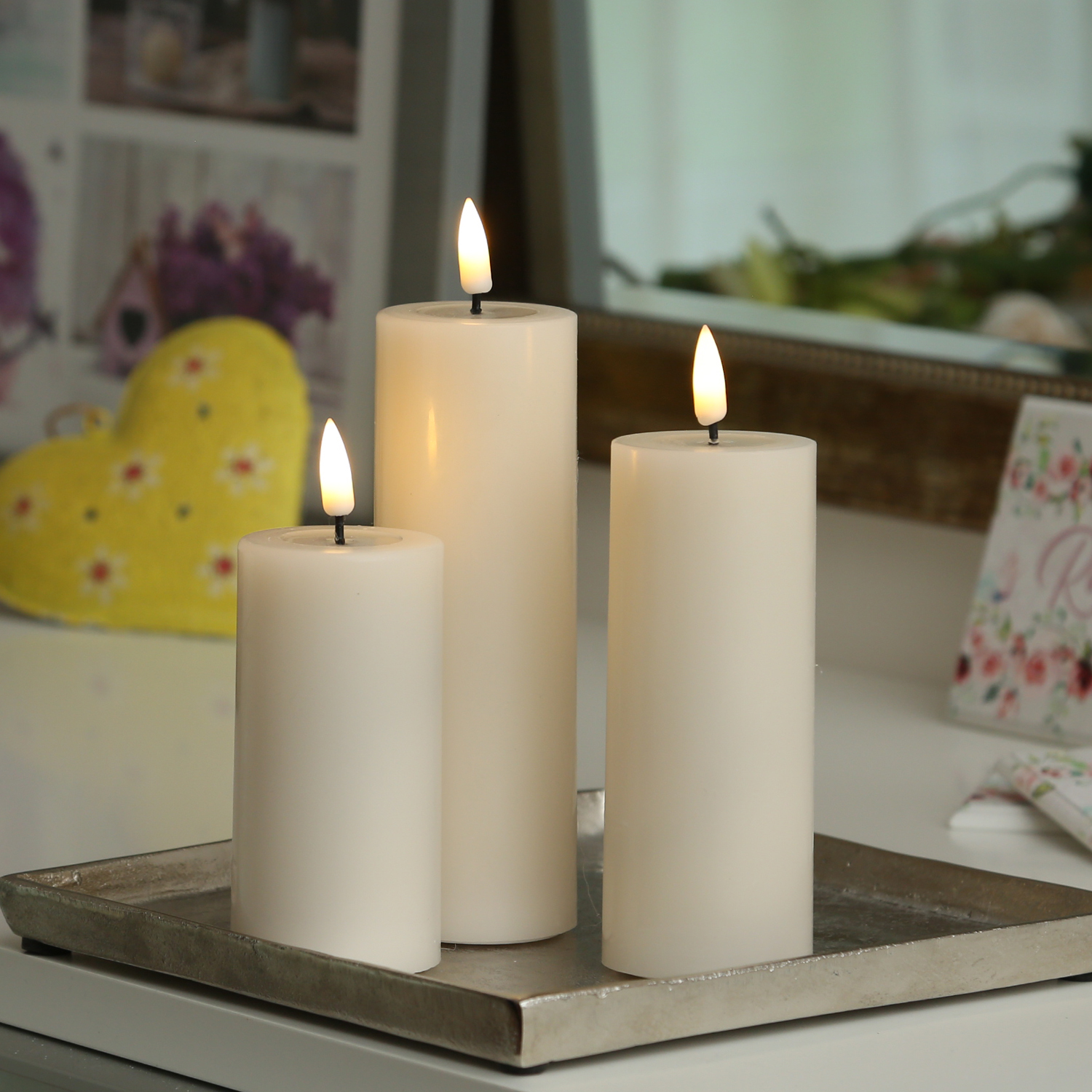 LED Stumpenkerze MIA - Echtwachs - realistische 3D Flamme - H: 10cm D: 5cm - Batterie - creme LED Stumpenkerze MIA - Echtwachs - realistische 3D Flamme - H: 10cm D: 5cm - Batterie - creme