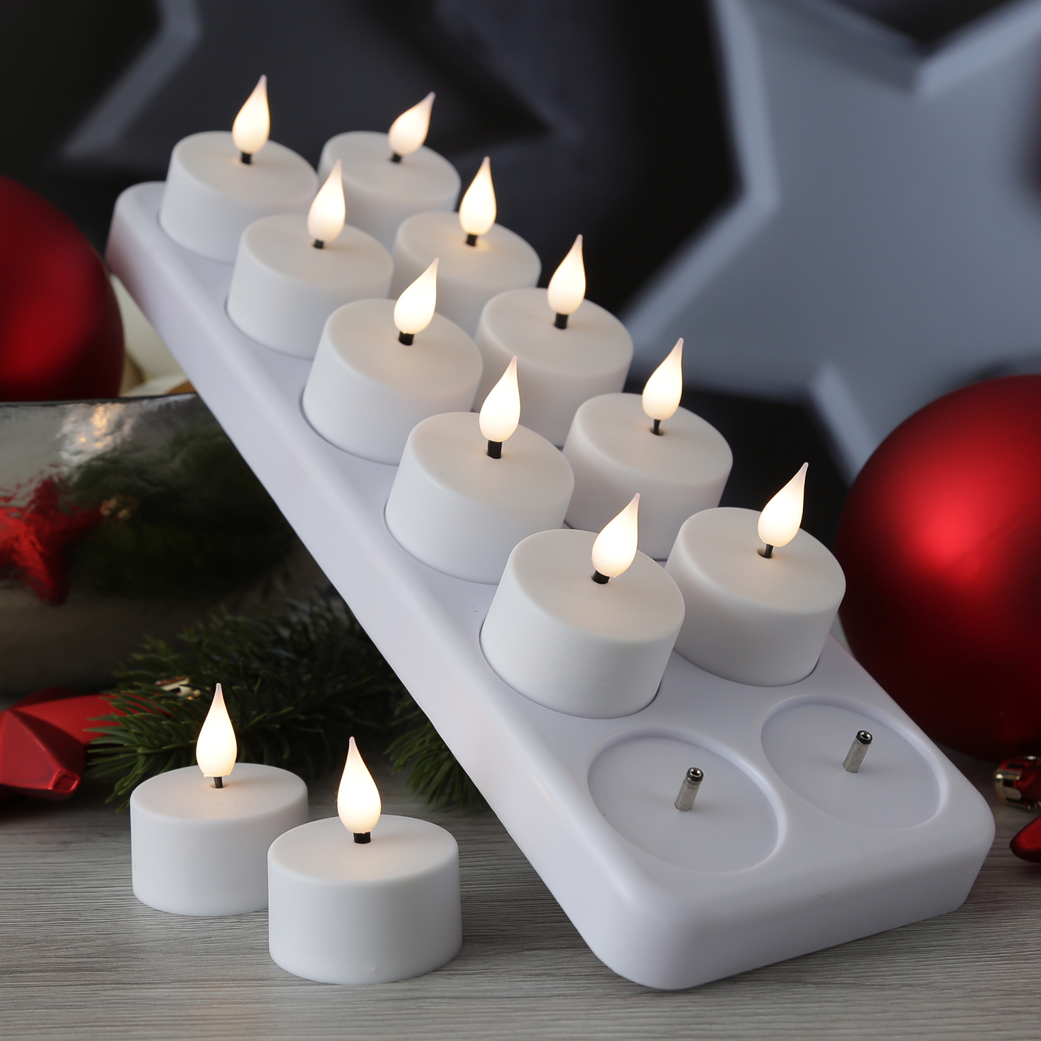 LED Teelichter - 12 wiederaufladbare LED Teelichter mit Ladestation - D: 4cm - flackernd - weiß