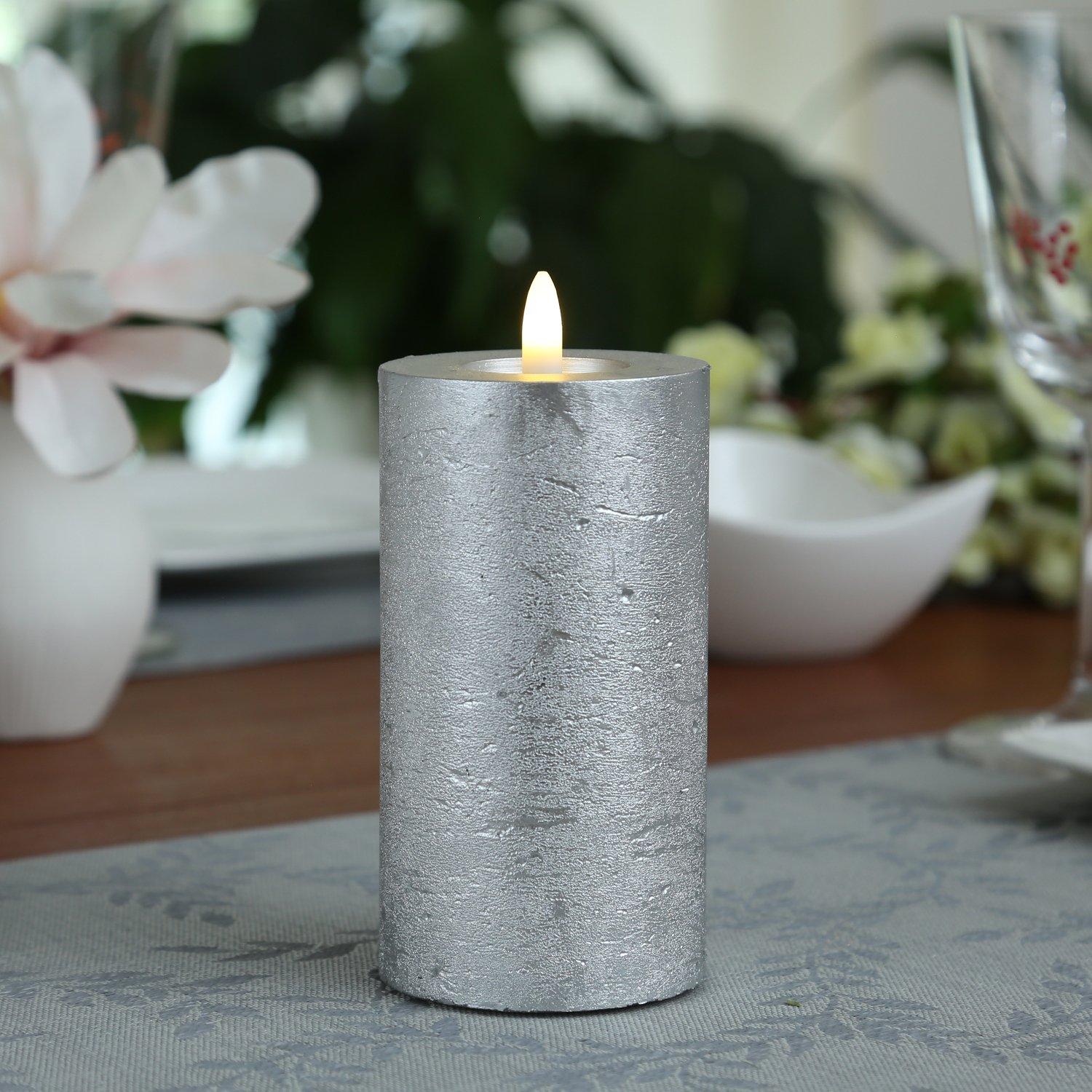 LED Kerze LINA - Rustik-Optik - Echtwachs - 3D Flamme - H: 15cm - D: 7cm - Timer - silber