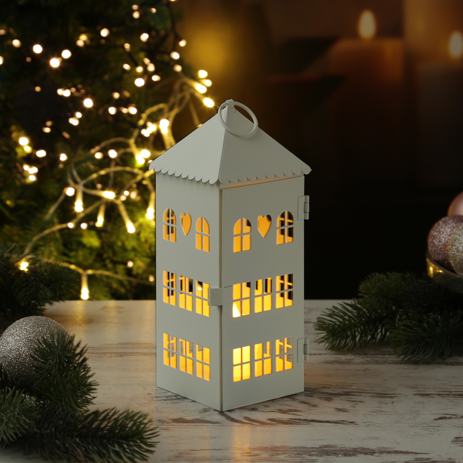 Laternen in Hausform mit Herz - 2er Set Metallhäuser - Lichthäuser - H: 30cm/23cm - weiß Laternen in Hausform mit Herz - 2er Set Metallhäuser - Lichthäuser - H: 30cm/23cm - weiß