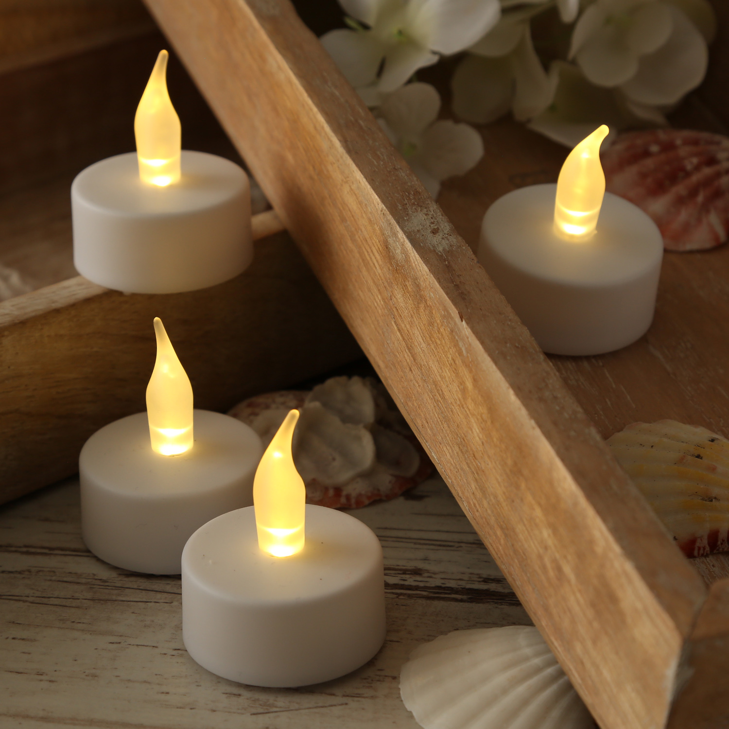 LED Teelichter - warmweiß flackernde Flamme - Kunststoff - D: 3,7cm - inkl. Batterien - weiß - 4Stk. LED Teelichter - warmweiß flackernde Flamme - Kunststoff - D: 3,7cm - inkl. Batterien - weiß - 4Stk.