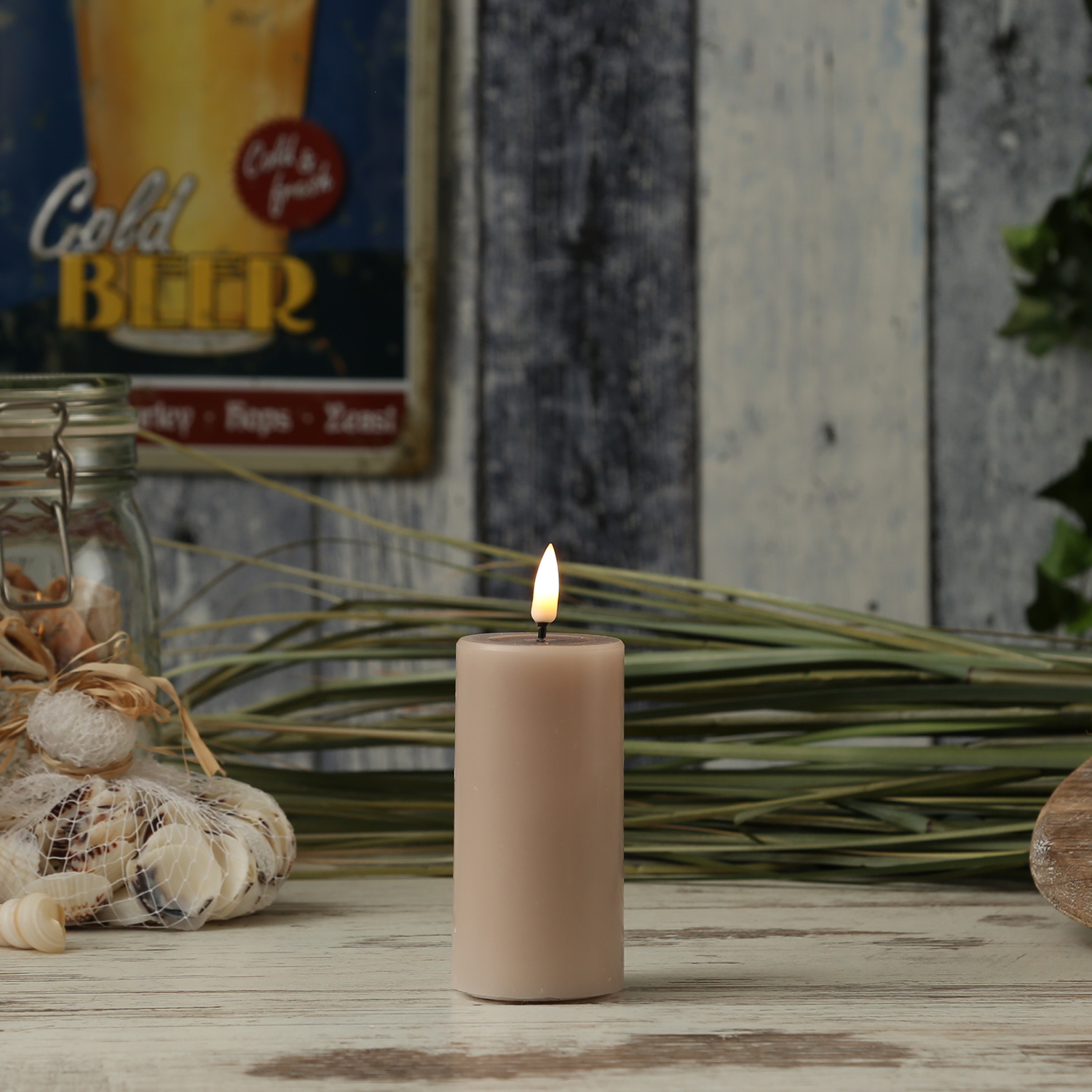 LED Stumpenkerze MIA - Echtwachs - realistische 3D Flamme - H: 10cm - D: 5cm - altrosa LED Stumpenkerze MIA - Echtwachs - realistische 3D Flamme - H: 10cm - D: 5cm - altrosa