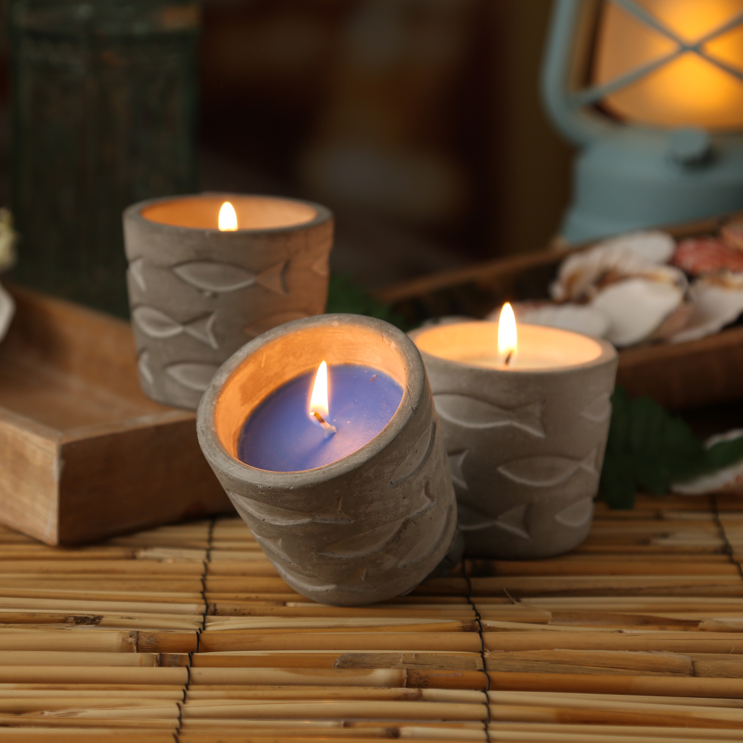 Duftkerze CITRONELLA - Echtwachs in Betontopf - Fischmuster - H: 7cm - gegen Stechmücken - hellblau