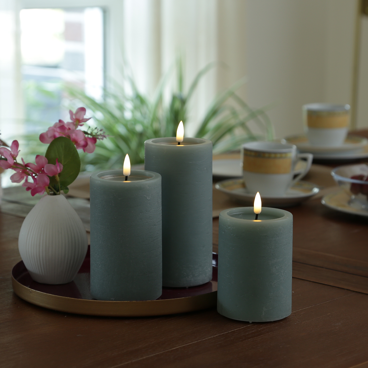 LED Kerze UNIQUE - Rustik-Optik - Echtwachs - H: 12,5cm - D: 7,5cm - bis zu 1500 Std. - salbeigrün LED Kerze UNIQUE - Rustik-Optik - Echtwachs - H: 12,5cm - D: 7,5cm - bis zu 1500 Std. - salbeigrün