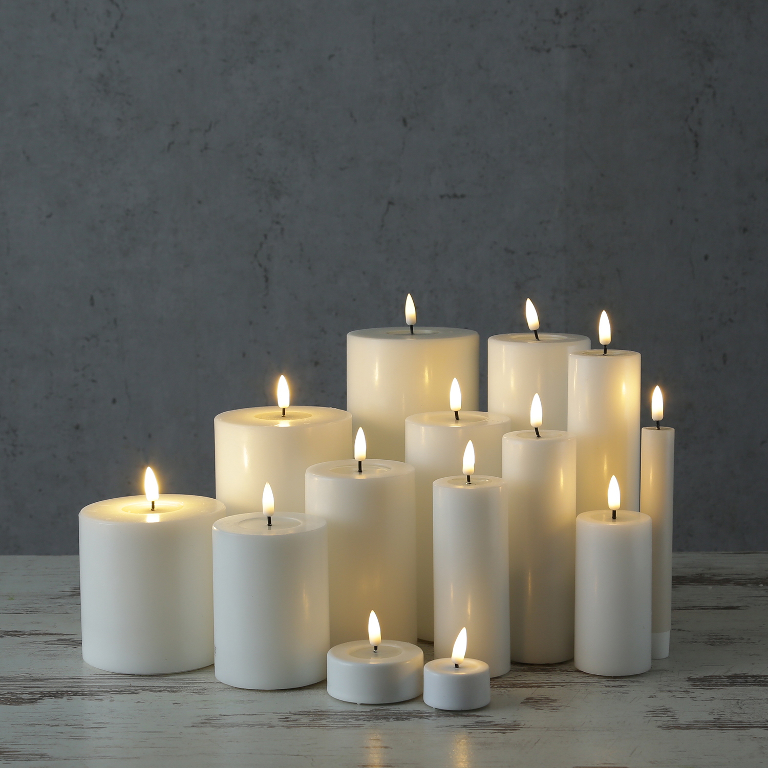 LED Stabkerzen MIA - Echtwachs - realistische 3D Flamme - H: 24cm - Batteriebetrieb - weiß - 2 Stk LED Stabkerzen MIA - Echtwachs - realistische 3D Flamme - H: 24cm - Batteriebetrieb - weiß - 2 Stk