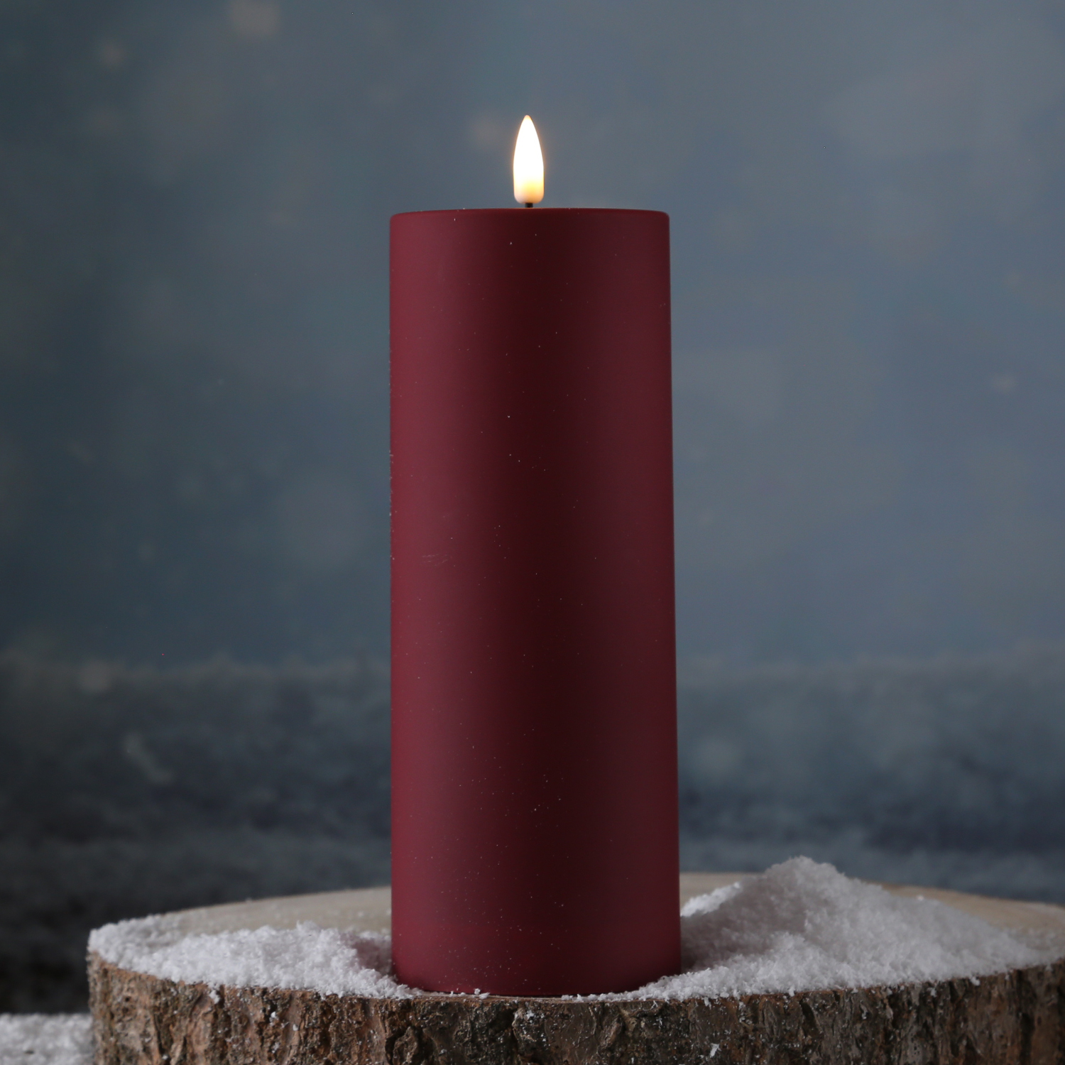 LED Stumpenkerze MIA - Kunststoff - realistische 3D Flamme - H: 20cm - f. Außen - bordeaux/dunkelrot LED Stumpenkerze MIA - Kunststoff - realistische 3D Flamme - H: 20cm - f. Außen - bordeaux/dunkelrot