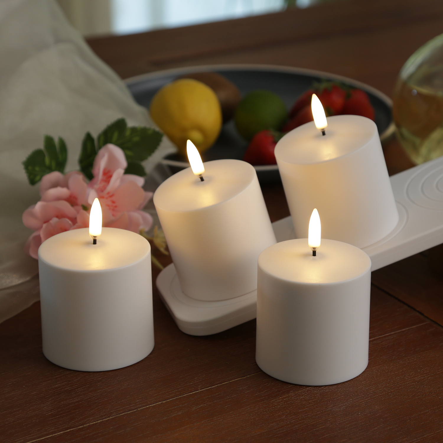 LED Kerzen - 4 wiederaufladbare LED Kerzen mit Ladestation - 6,8cm x 6,8cm - Timer - Innen/Außen