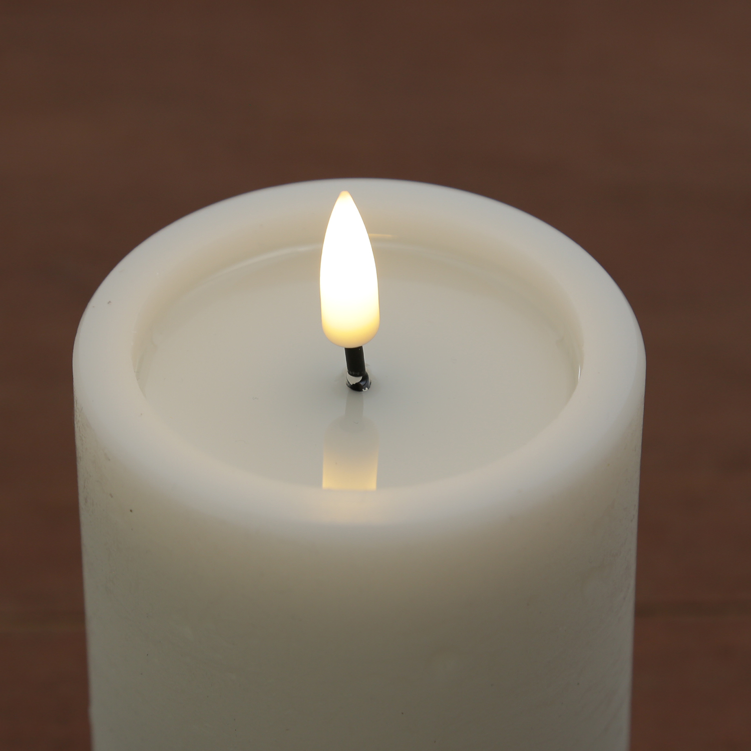 LED Kerze UNIQUE - Rustik-Optik - Echtwachs - H: 12,5cm - D: 7,5cm - bis zu 1500 Std. - weiß