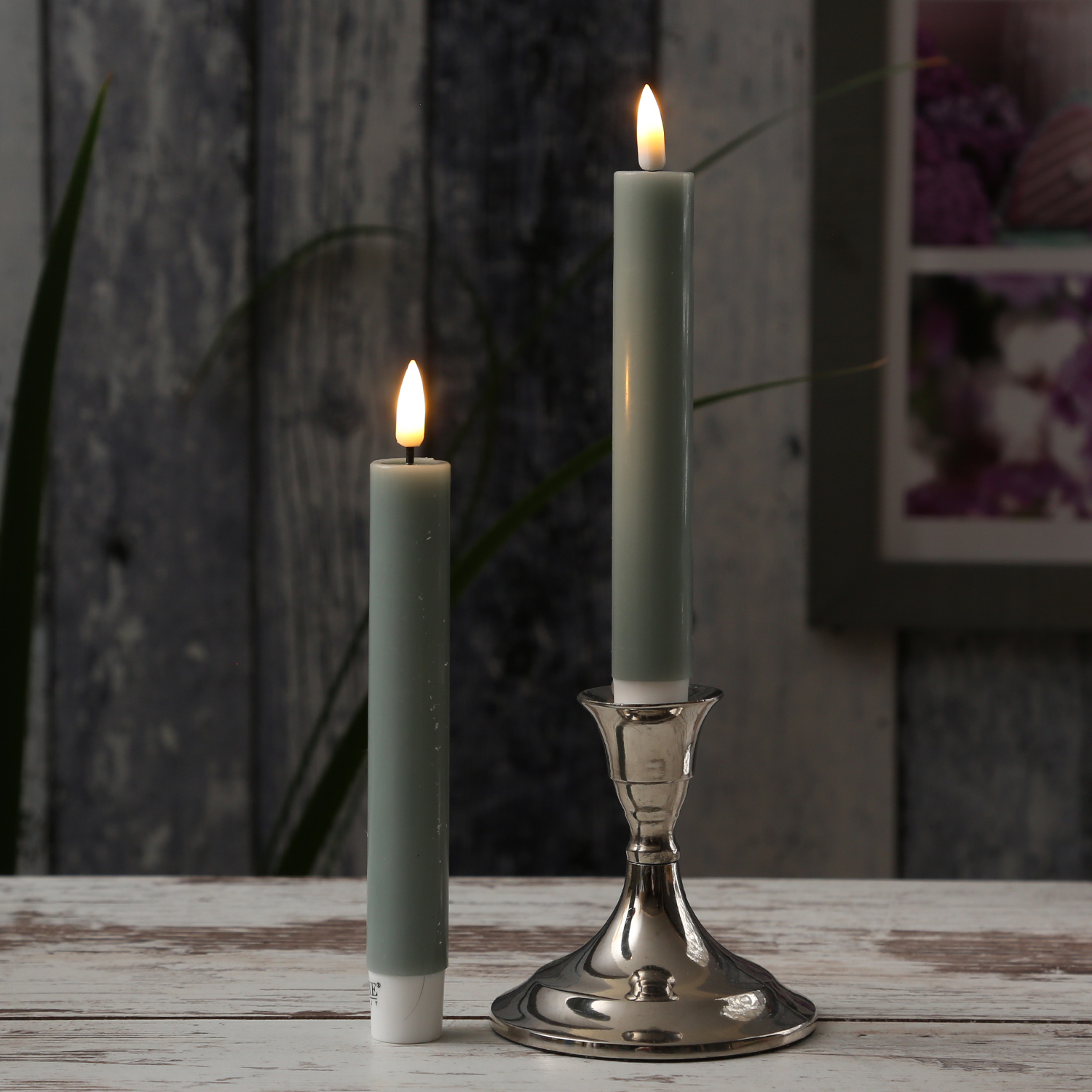 LED Stabkerzen MIA - Echtwachs - realistische 3D Flamme - H: 15cm - salbeigrün - 2 Stk LED Stabkerzen MIA - Echtwachs - realistische 3D Flamme - H: 15cm - salbeigrün - 2 Stk