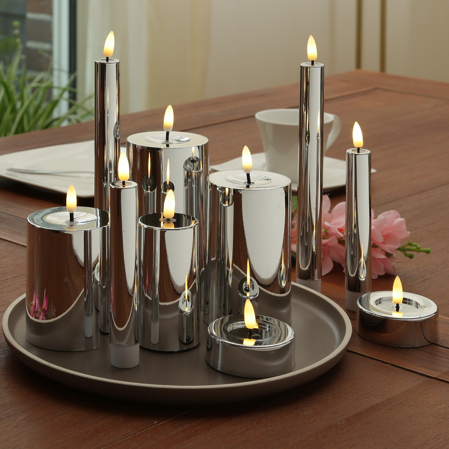 LED Kerze - Kunststoff - 3D Flamme - Timer - H: 12,5cm - D: 5cm - silber glänzend